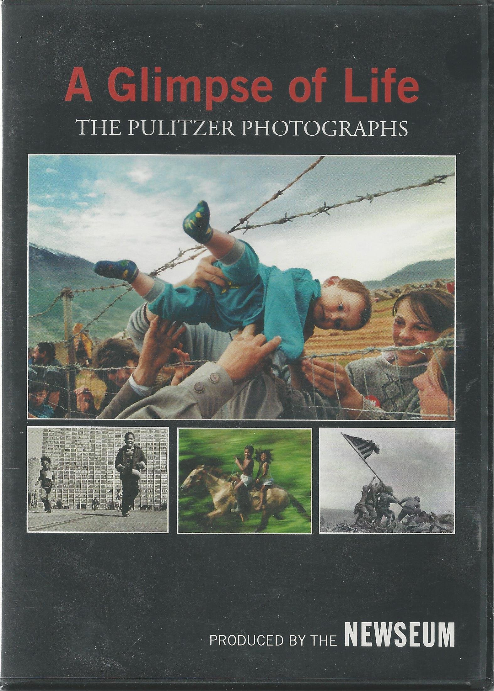A Glimpse of Life: The Pulitzer Photographs [Unknown Binding]