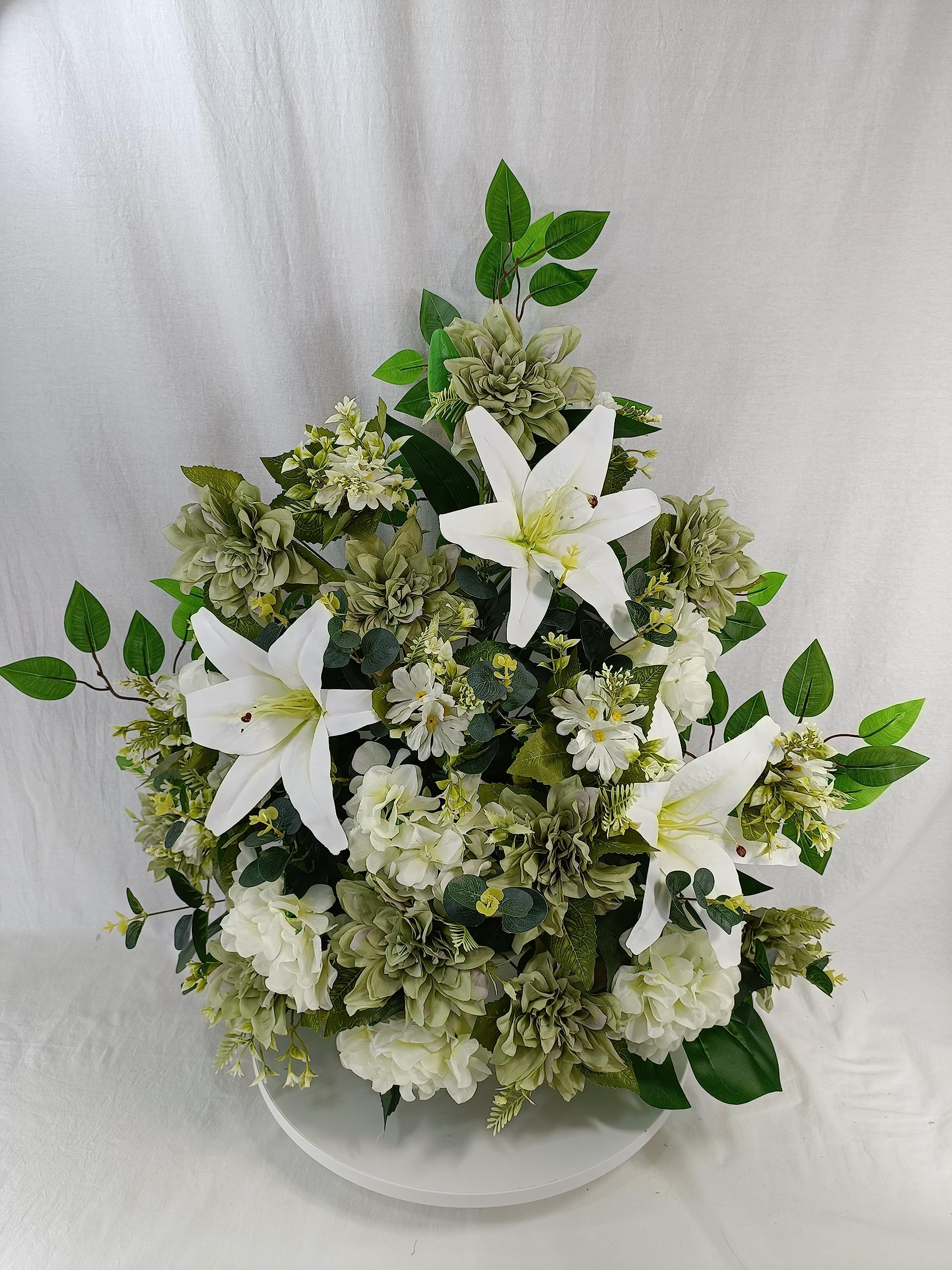 Centro de Flores Artificiales para Cementerio Verde y Blanco Iglesias Bodas Centro de Flores para los Santos con Lilium y dalias en Verde y Blanco