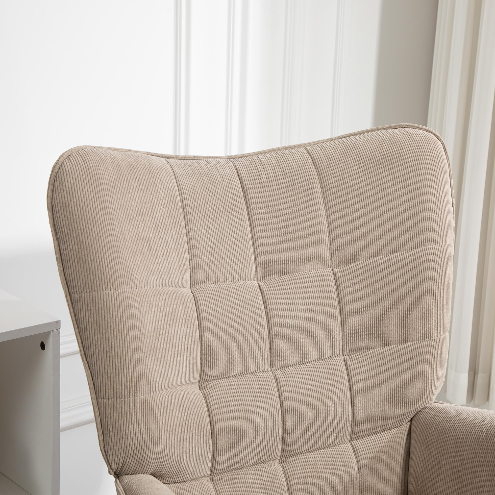 HOMCOM Poltrona con Poggiapiedi Coordinato Stile Contemporaneo, Poltroncina da Salotto in Tessuto Effetto Velluto con Gambe in Legno di Faggio per Salotto e Soggiorno, 72x80x101 cm, Marrone Chiaro