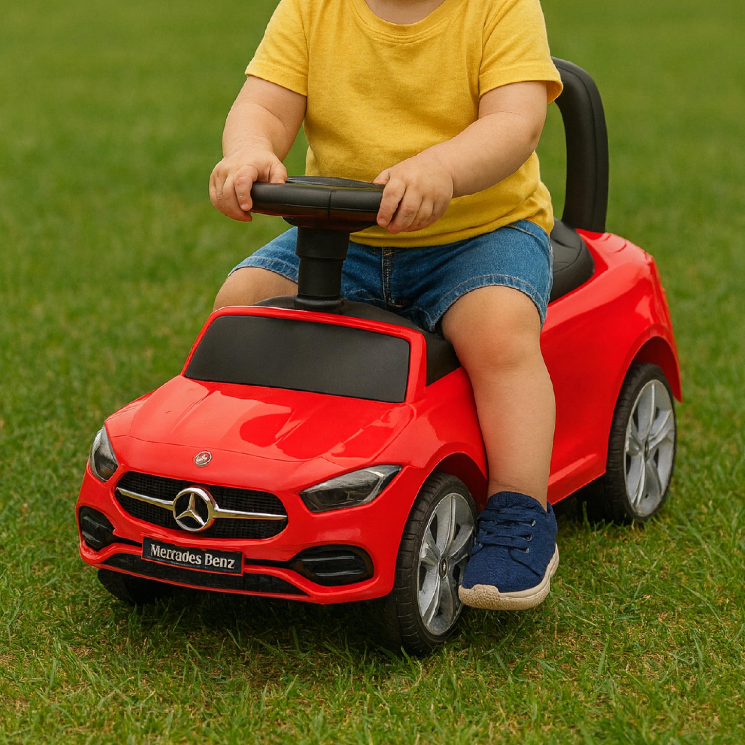 Baroni Toys Mercedes Ride-On Car Empuje y Ir para Niños 1-4 Años, Faros LED, Sonidos Realistas, Ruedas antideslizantes, Compartimento de almacenamiento, Diseño Antivuelco, 65 x 28 x 39 cm, Rojo