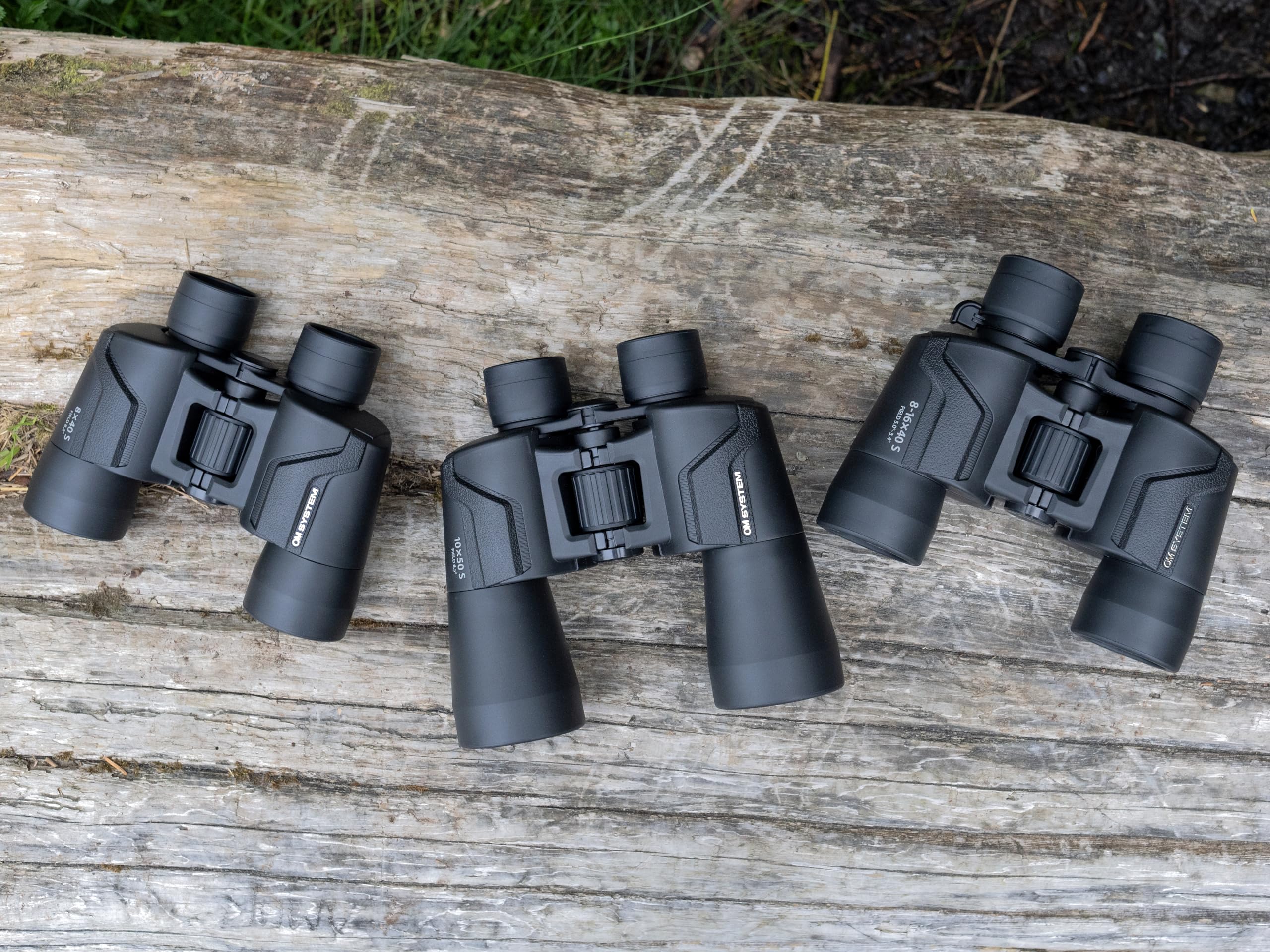 OM SYSTEM 10x50 S Binocolo include cinghia, custodia e garanzia valida 15 anni. Immagini chiare, campo visivo ampio, corpo leggero: ideale per l'osservazione di natura, eventi sportivi e concerti.