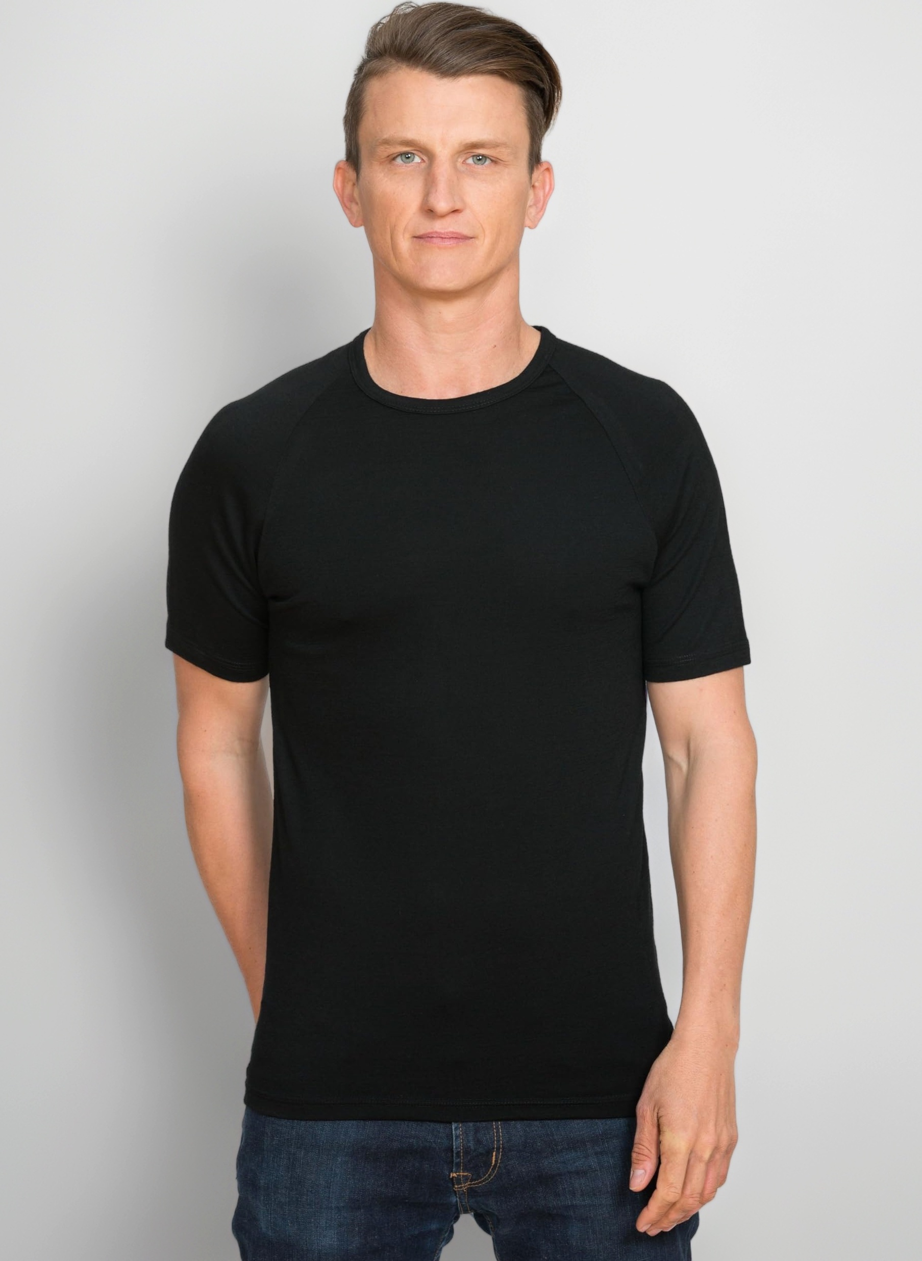 100% Merino Wool Base Layer New Zealand Made Merino T Shirt | Warm & Soft Thermal Top | Perfect for Outdoor Sports & Leisure Wear - Black