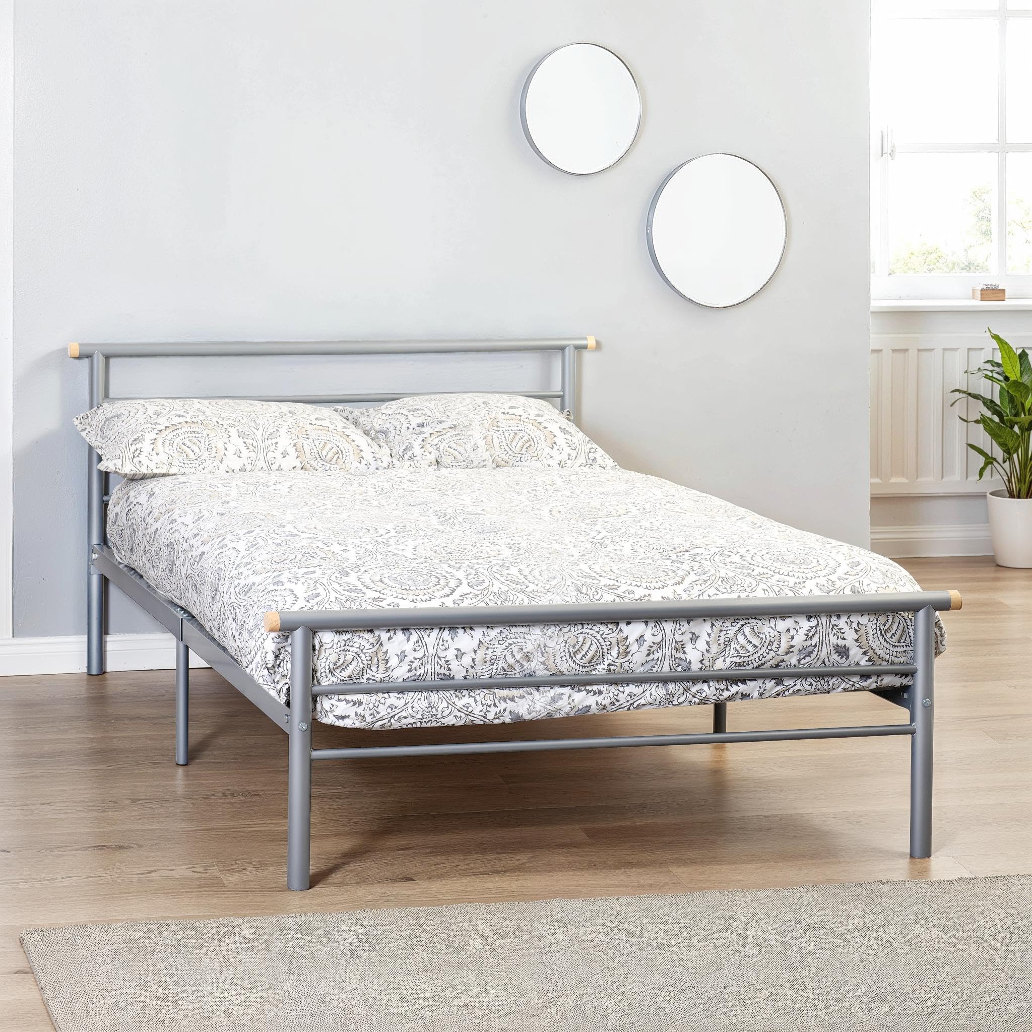 Seconique Orion 4'6" Bed in Silver