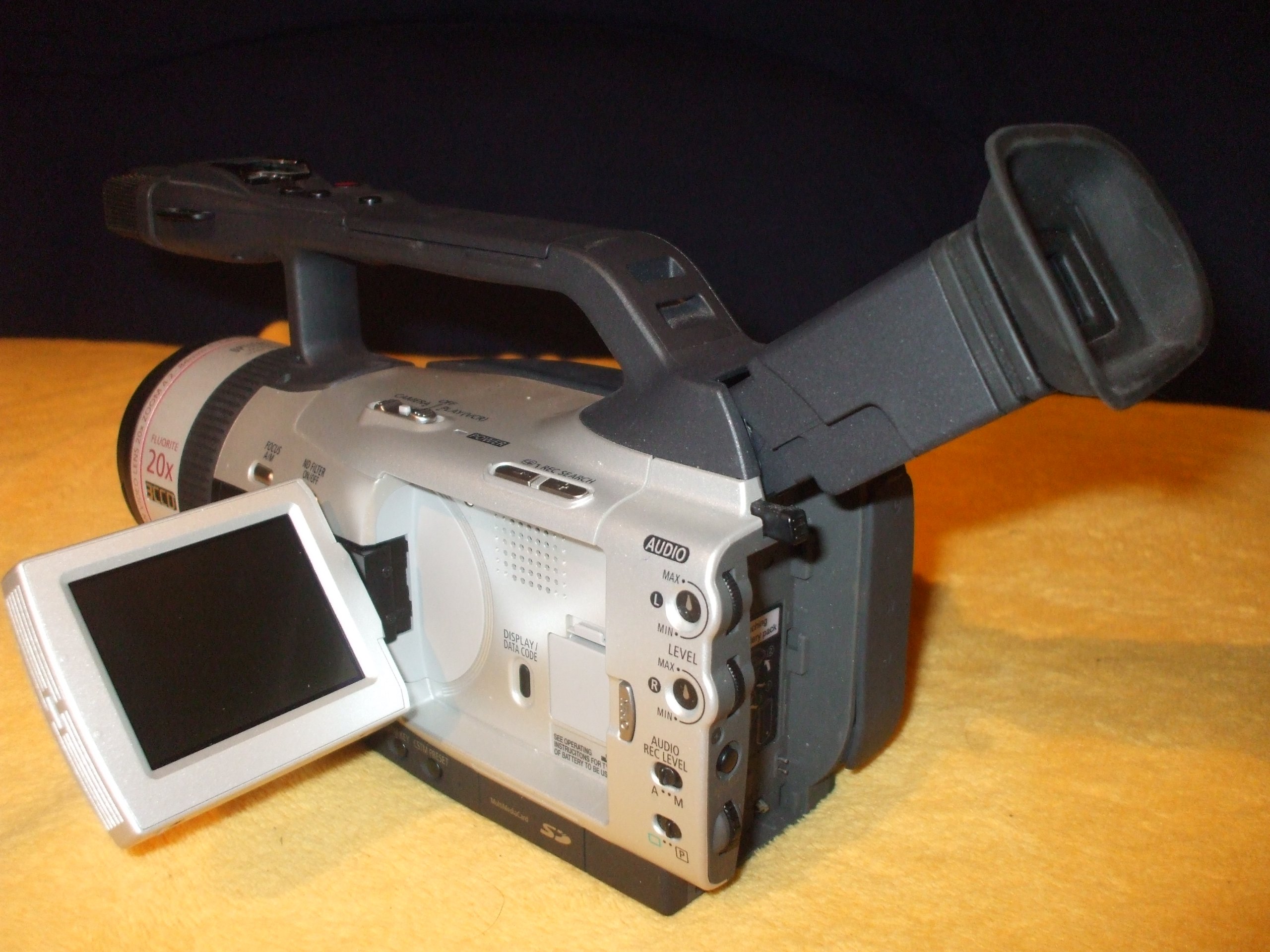 Canon XM2 miniDV Profi-Camcorder mit 3 CCD