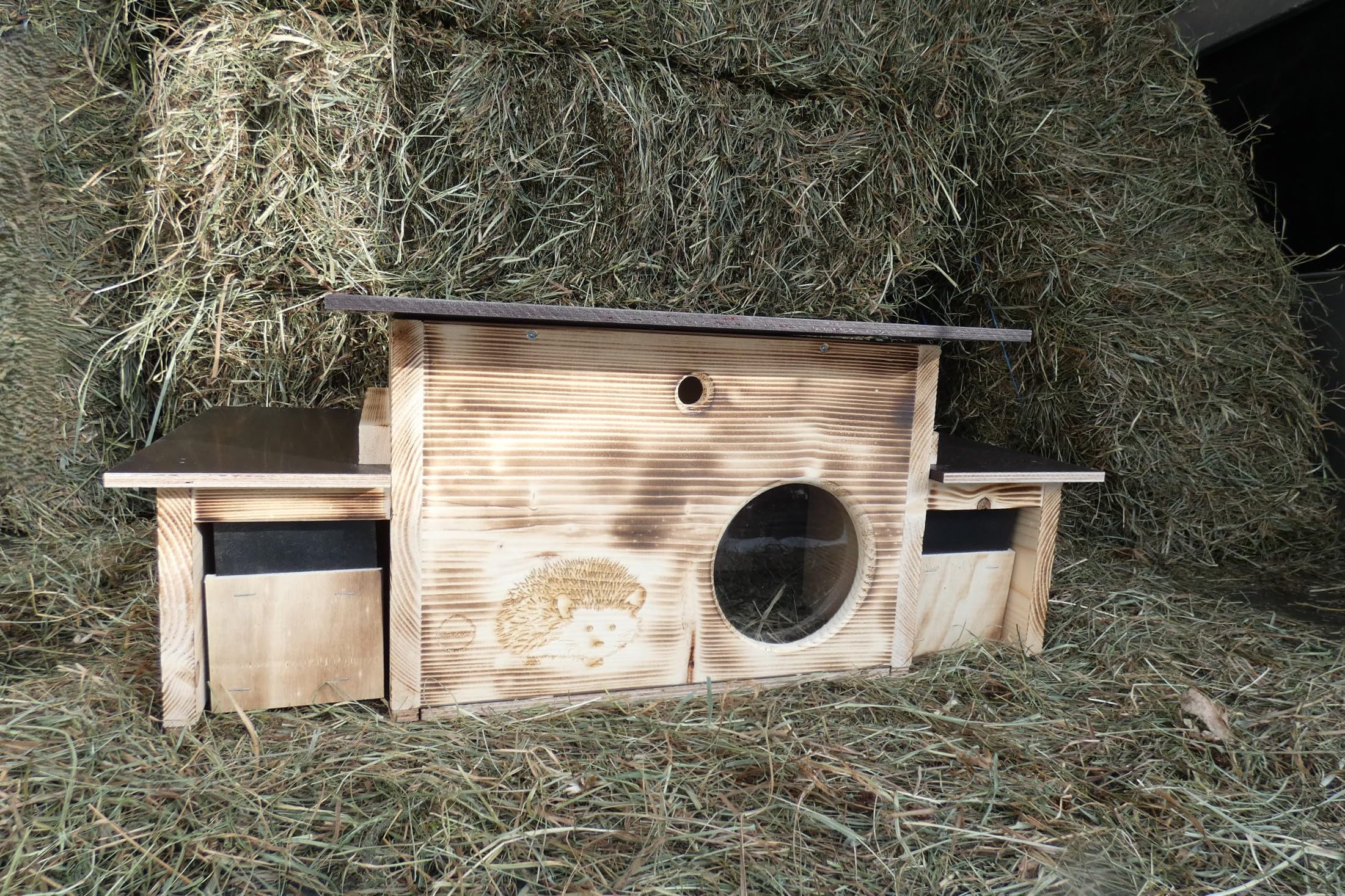 Igelhaus 45cm x 40cm x 28cm Igelhotel Vollholz Winterfest Kein Bausatz: easytouch-Rattenklappe mit und ohne Boden, mit Laby. Eingang als Tunnel. In Imprägniert oder geflammt (geflammt, ohne Boden)