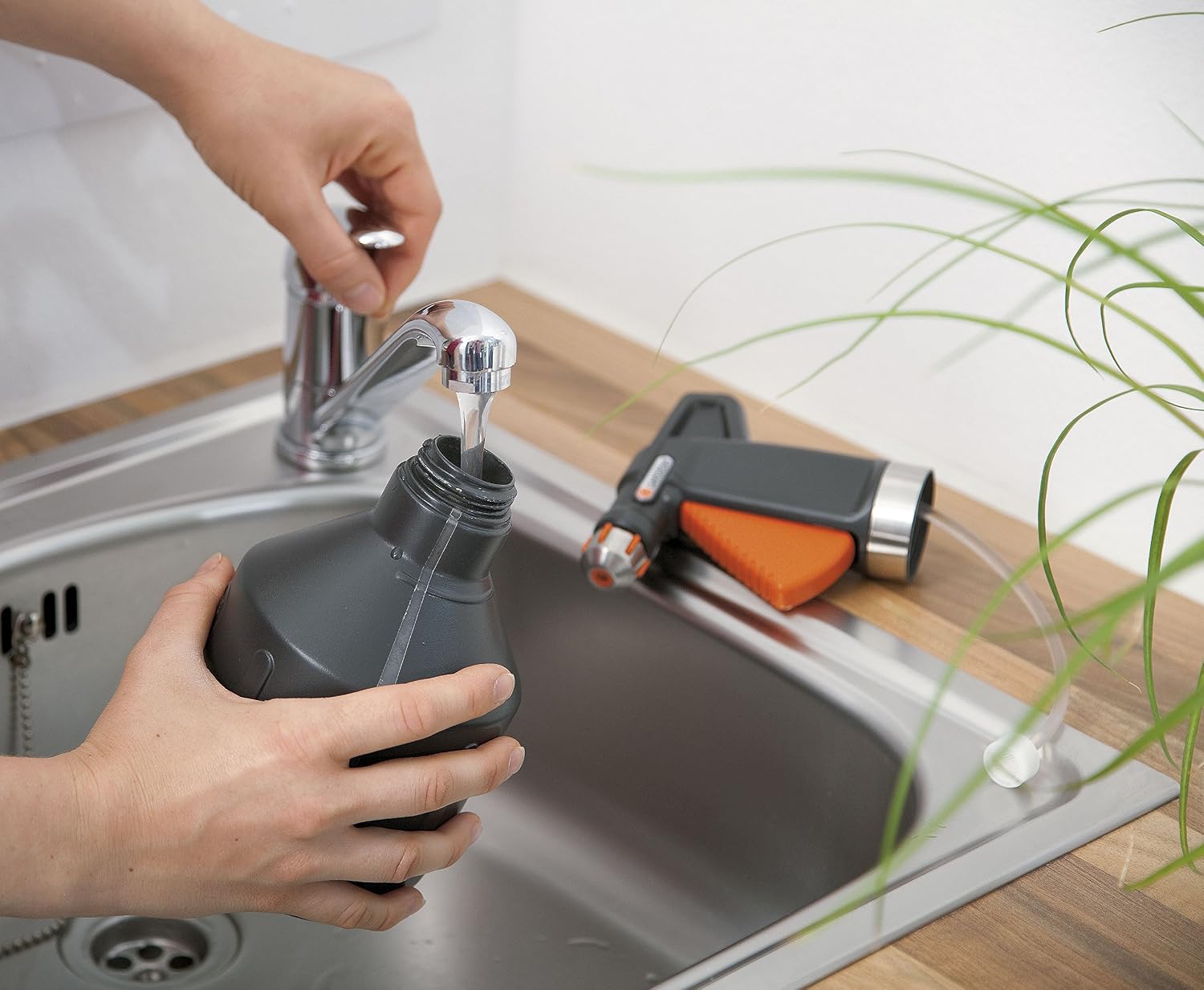 Gardena 806-U 34-Ounce Premium Pump Sprayer
