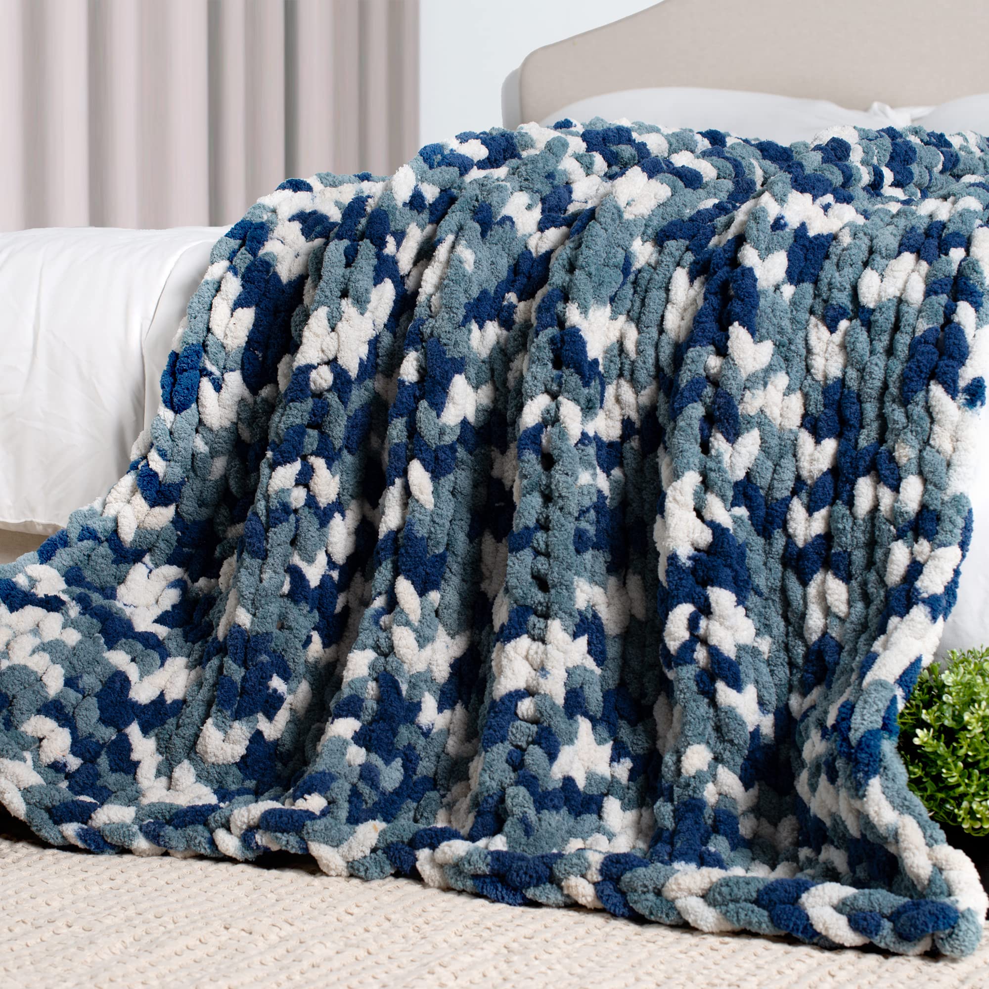Carriediosa Lyons Blue And White Chunky Knit Throw Blanket Chenille Loop Yarn Handmade Soft Fluffy Throws For Couch Sofa Bed Home Decor Breathable Cozy Heavy Thick Knitted Blanket Washable, 50" X 60"