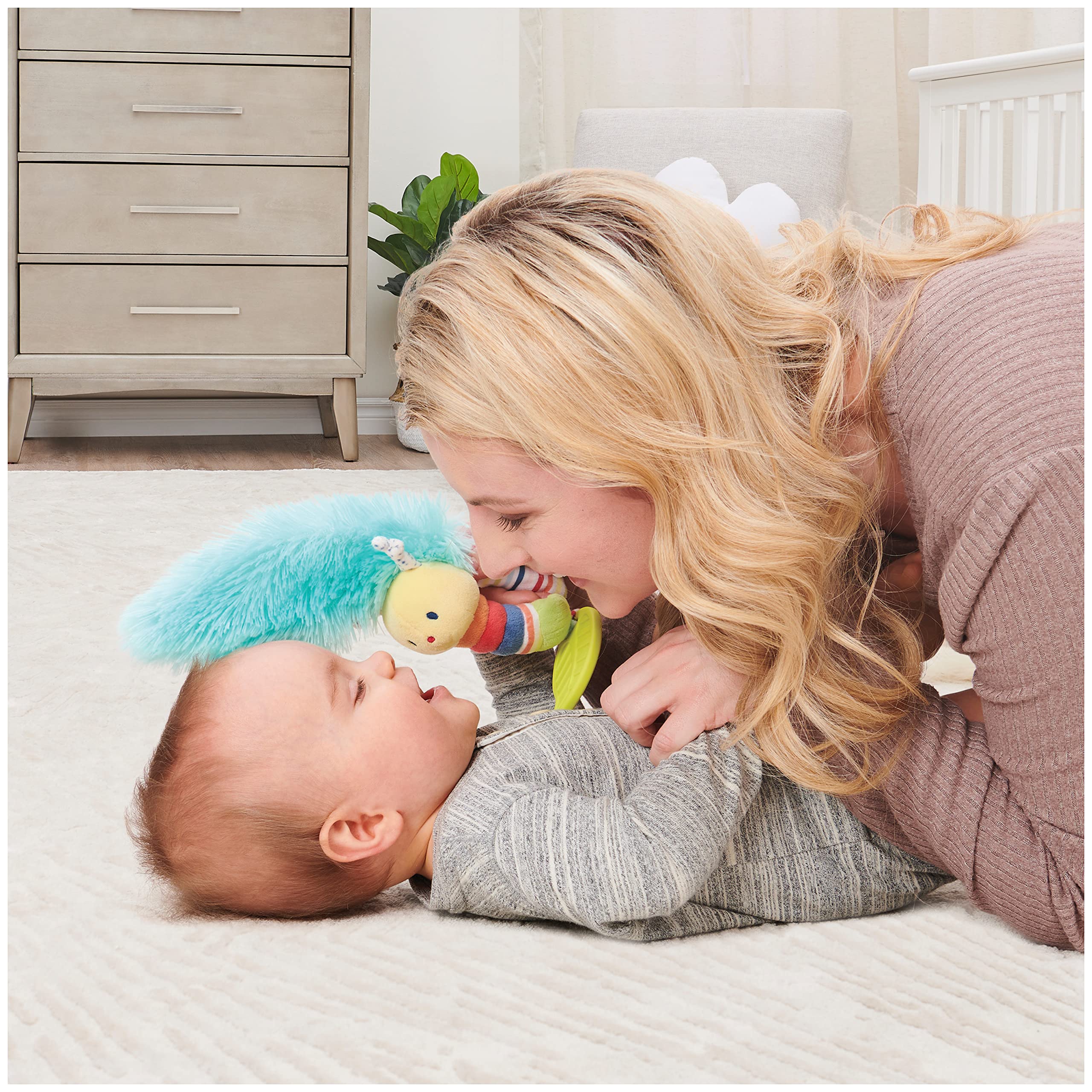 GUND Baby Tinkle Kolekcja 'The Play Together' zabawka gąsienica wypchane zwierzę, sensoryczny plusz, 30 cm