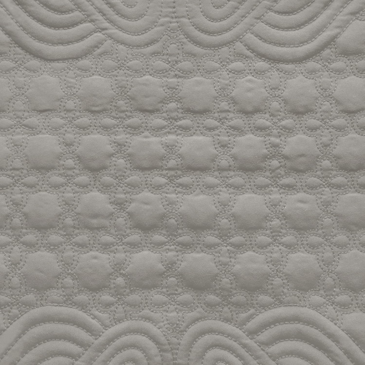 Loom and Mill Quilted Table Runner Farmhouse Style, Natural Fabric Table Top Linen with Scalloped Edge, Easy Care for Kitchen Dinner Party Holidays All Season Everyday Use(13"x 72", Light Gray)