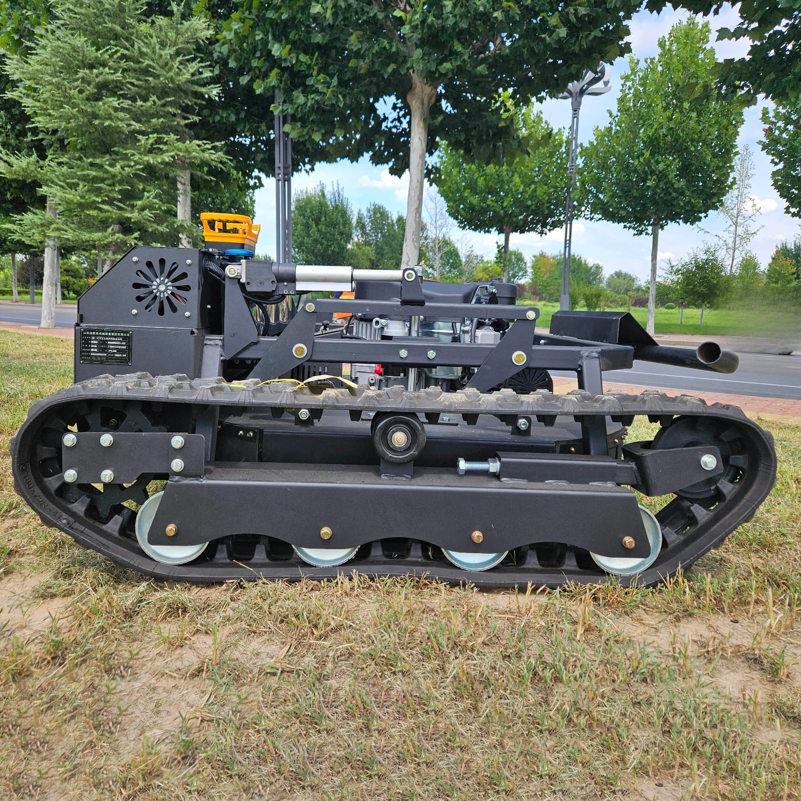 Cortacésped remoto inalámbrico, cortador de césped RC con accionamiento de orugas para pendientes y suelo irregular, cortacésped de fácil control para mantenimiento de patio y granja