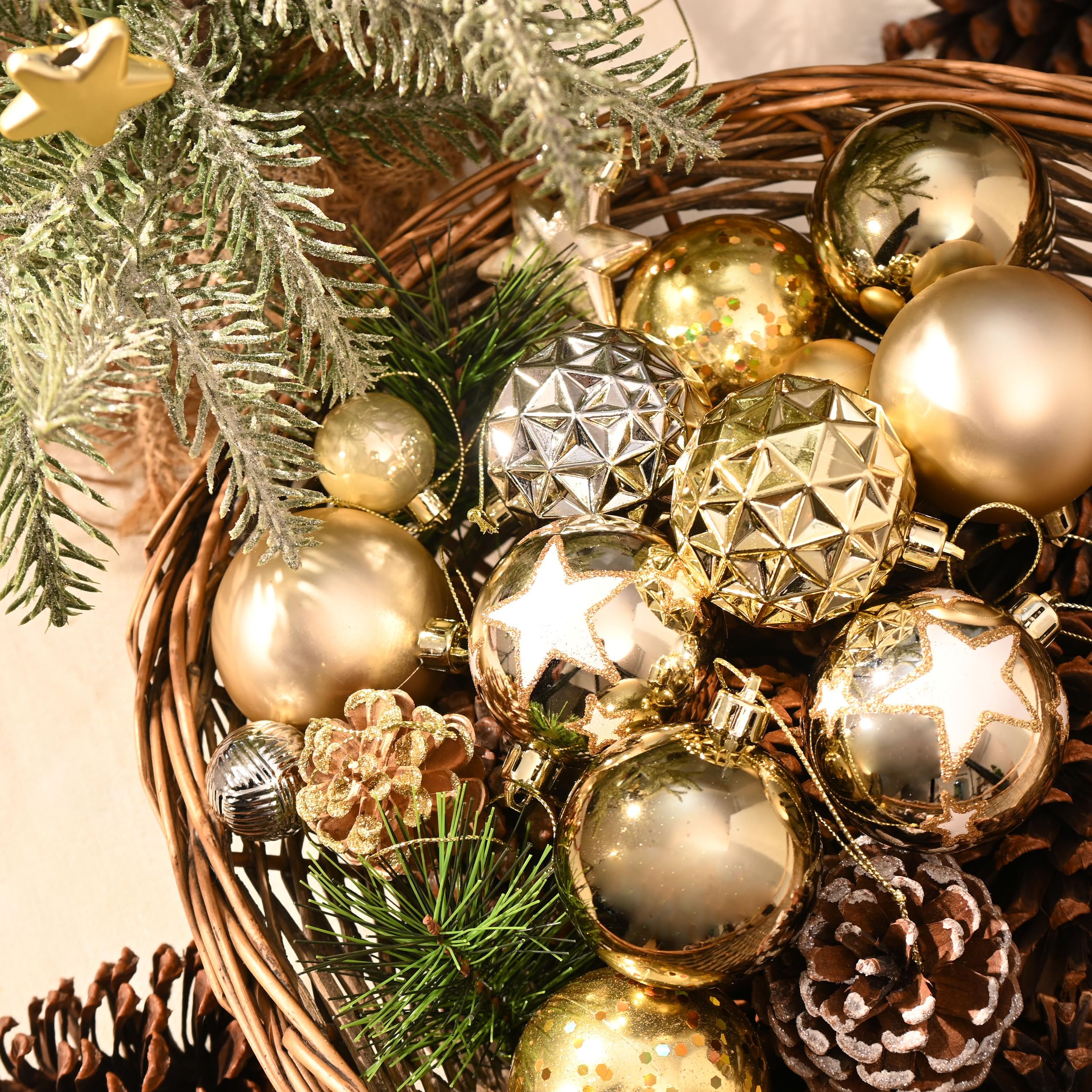 DecorbyHannah Décorations de Noël, décorations de sapin de Noël incassables et modernes sur le thème doré et blanc, 50 carats, boules décoratives à suspendre pour la maison, les fêtes, les vacances
