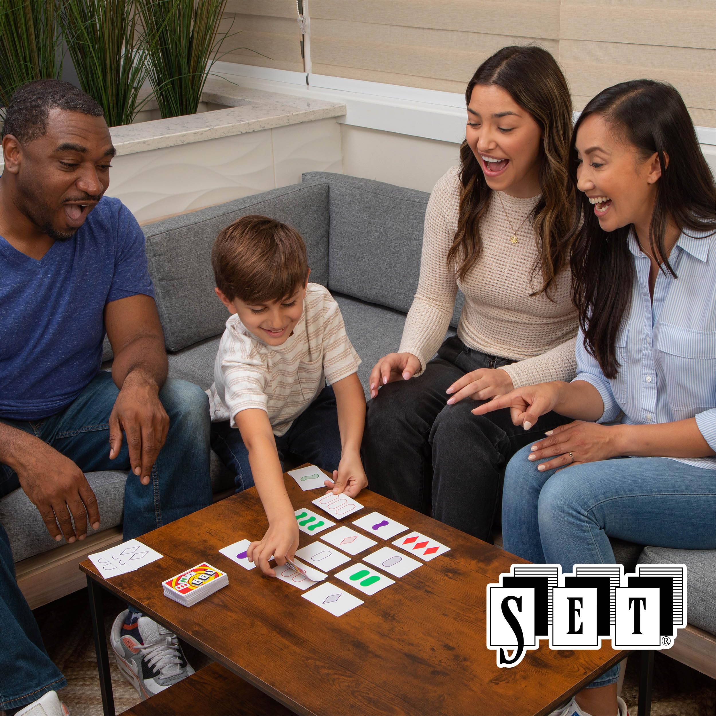 Goliath - SET - Gioco di Carte di Percezione Visiva e Riflessione - Gioco da Tavolo per Famiglie e Bambini dai 6 Anni - Formato da Viaggio - Regole Semplici - Idea Regalo per Bambini e Adulti