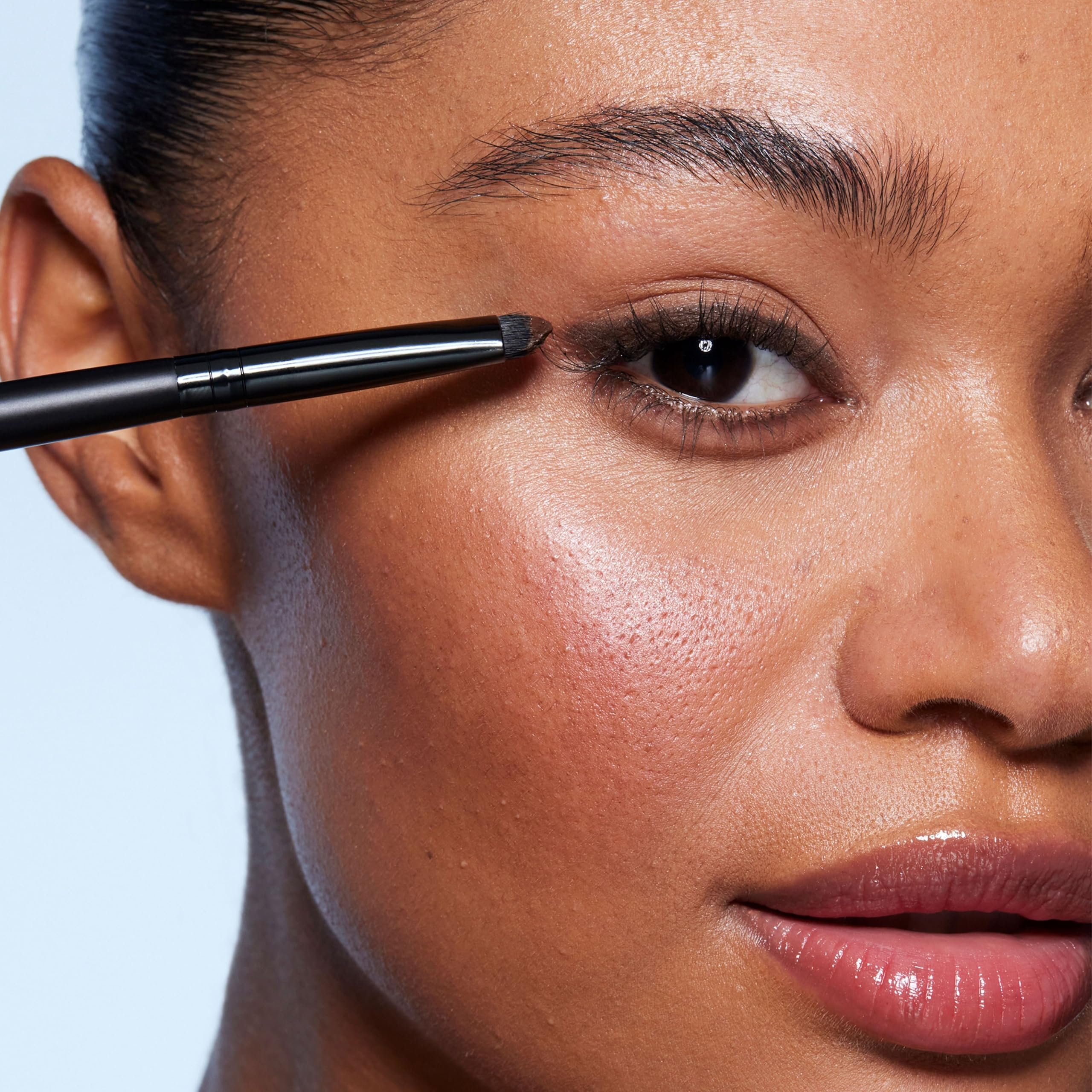 e.l.f. Short Smudging Brush, Firm Smudge Brush For Creating Smoky Eyes With Eyeshadow & Eyeliner, Made With Synthetic - Image 3