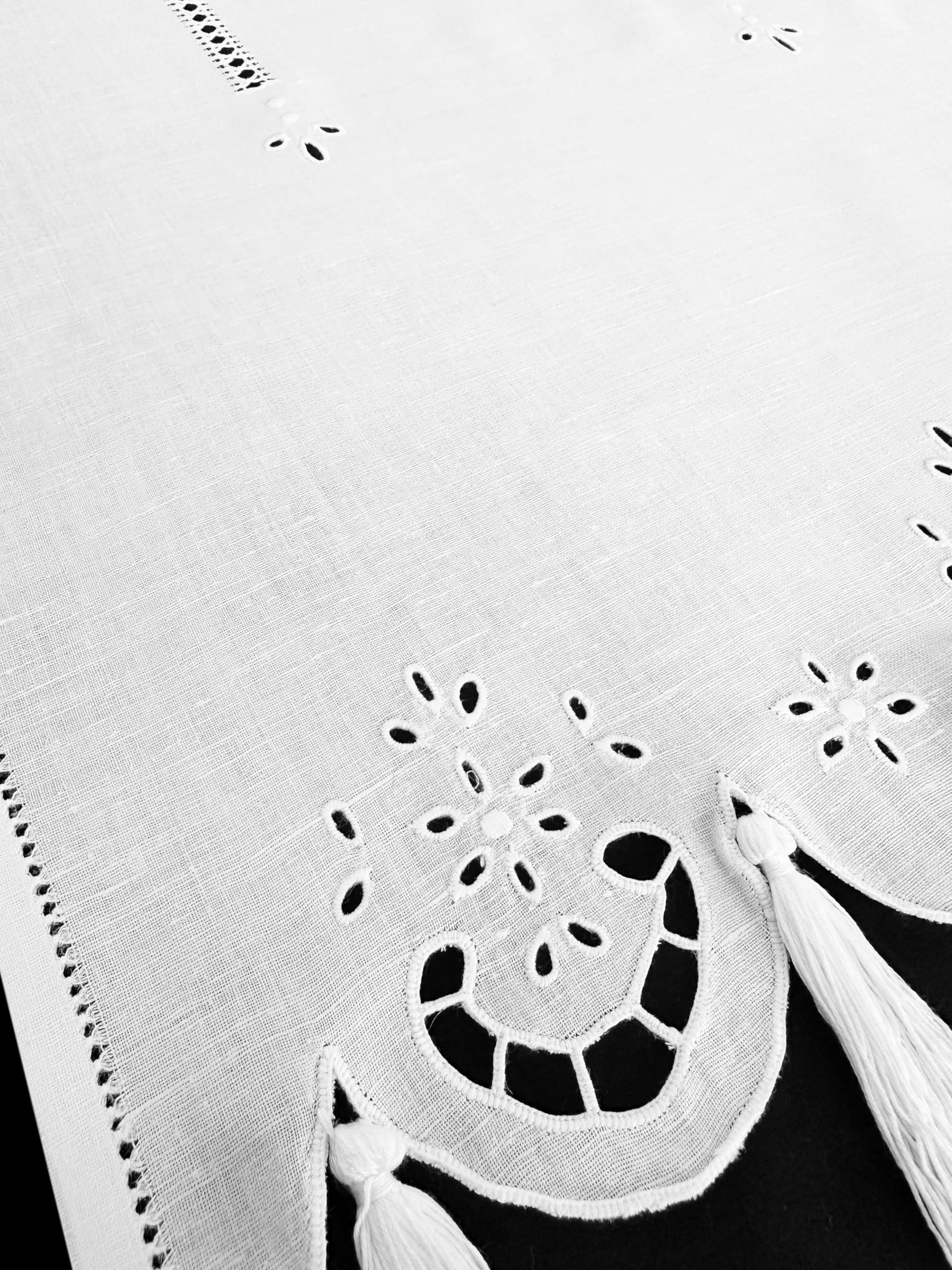 Zenoni & Colombi Coppia di Tende Ricamate a mano Doria Made in Italy Misto Lino Varie Dimensioni (45x150) Bianco