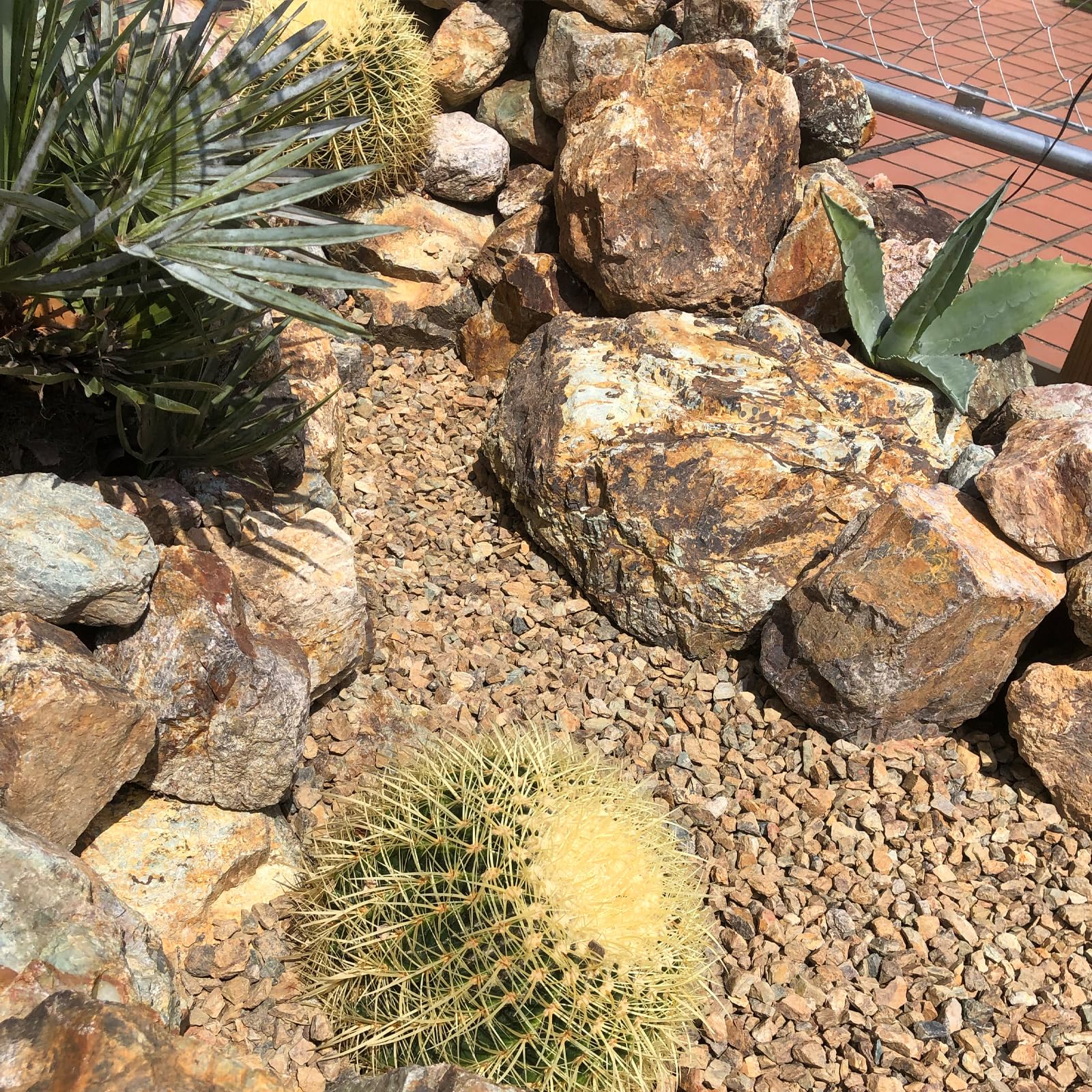 みかも石、岐阜石、ドライガーデン、チャート石。