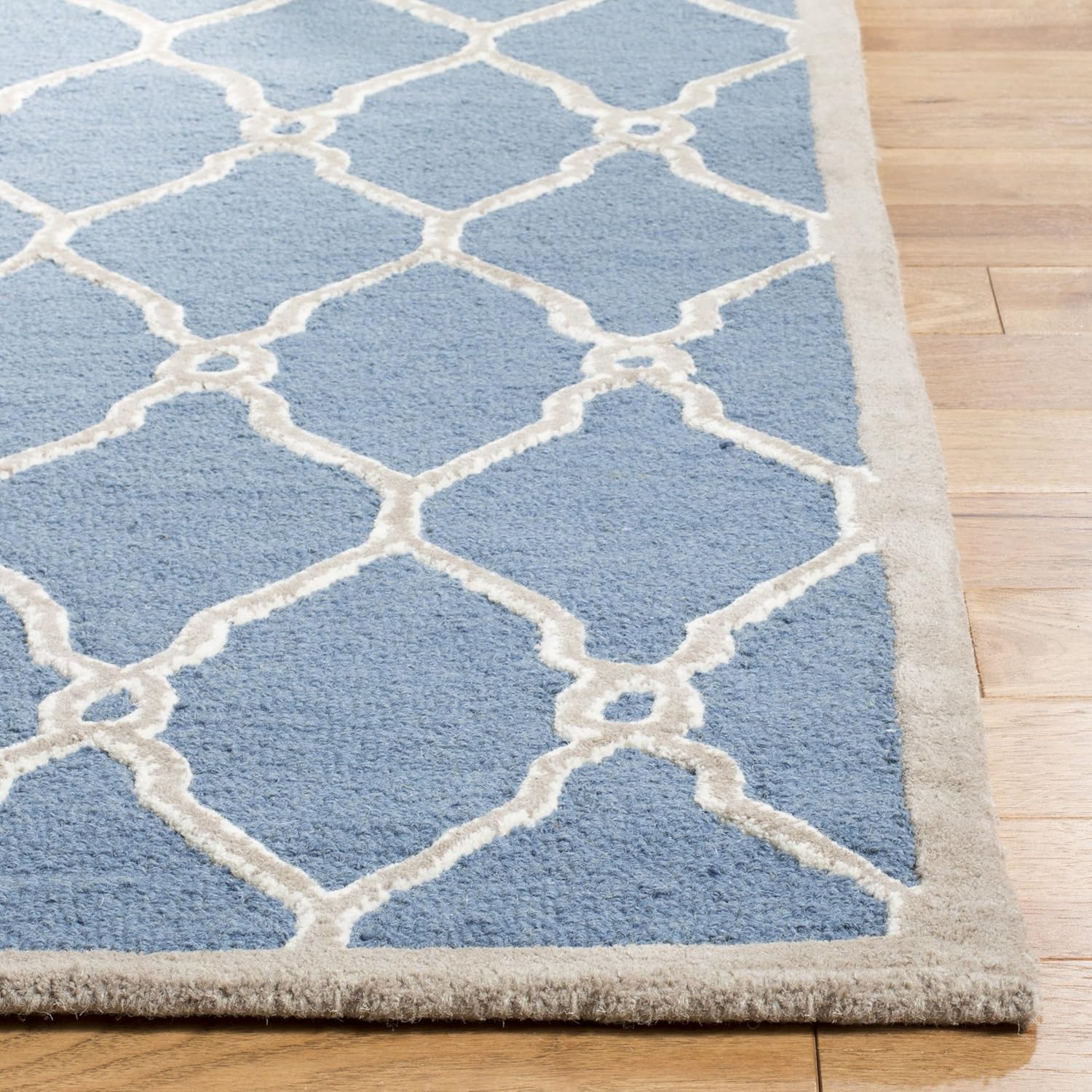 SAFAVIEH Cambridge Collection Accent Rug - 2' x 3', Navy & Ivory, Handmade Moroccan Wool, Ideal for High Traffic Areas in Entryway, Living Room, Bedroom (CAM352M)