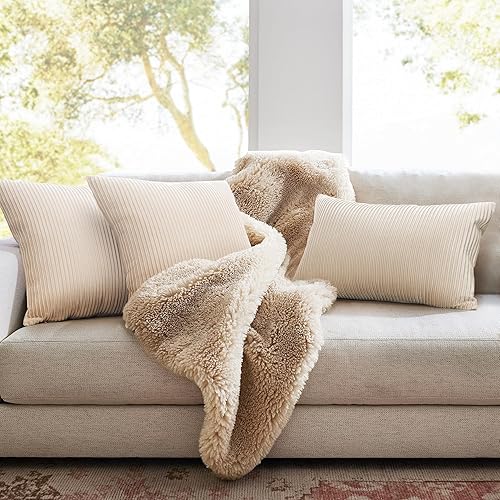 Miniatura 9 de YCOLL Juego de 2 fundas de almohada blancas de 26 x 26 pulgadas, patrón de rayas de terciopelo, almohadas suaves para decoración del hogar, fundas