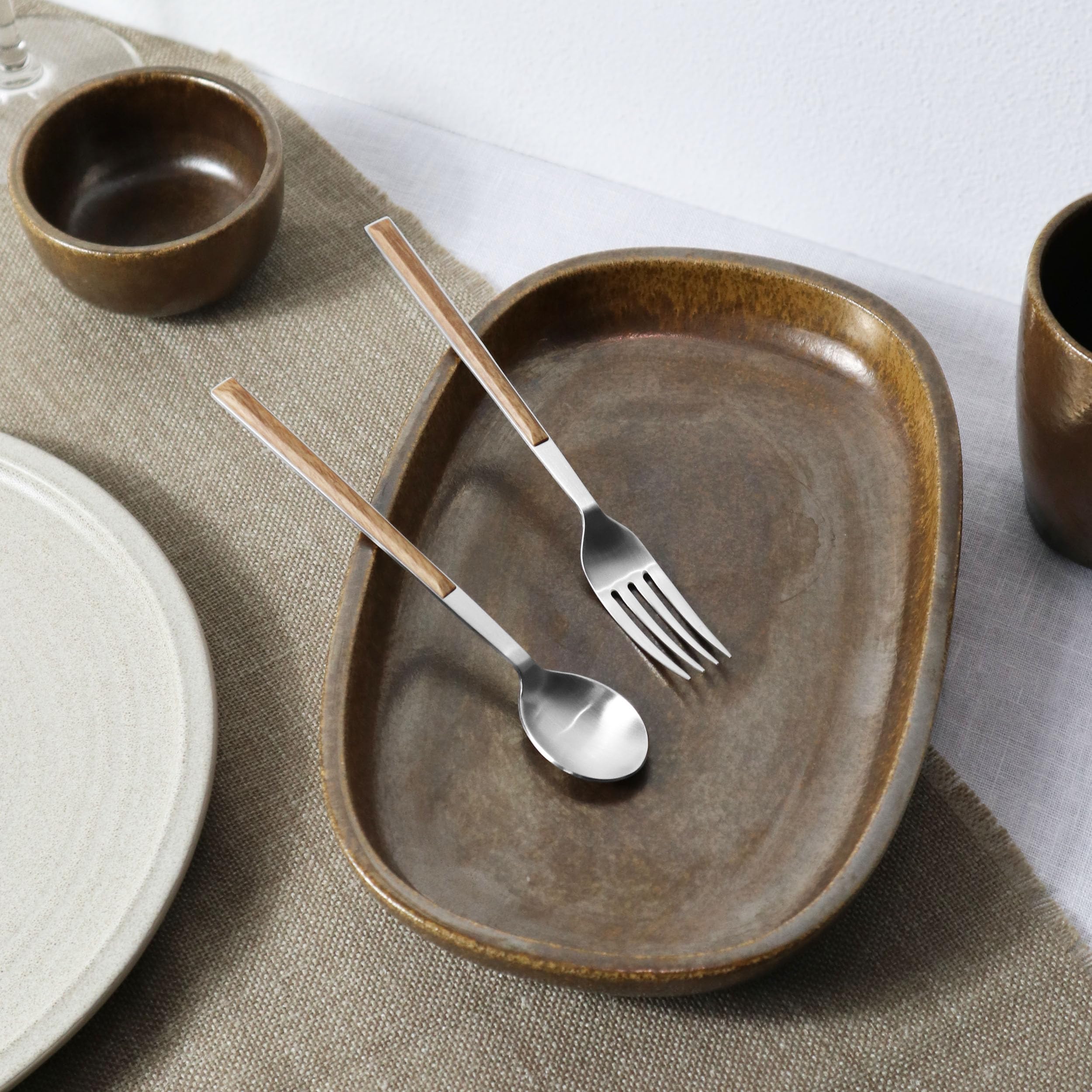 Pintinox Kyoto 30-teiliges Besteckset Nickelfreiem Stahl 6 Kucktischen, 6 Gabeln, 6 Colt Tisch, 6 Kaffeekuchen, 6 Süßgabeln Teak
