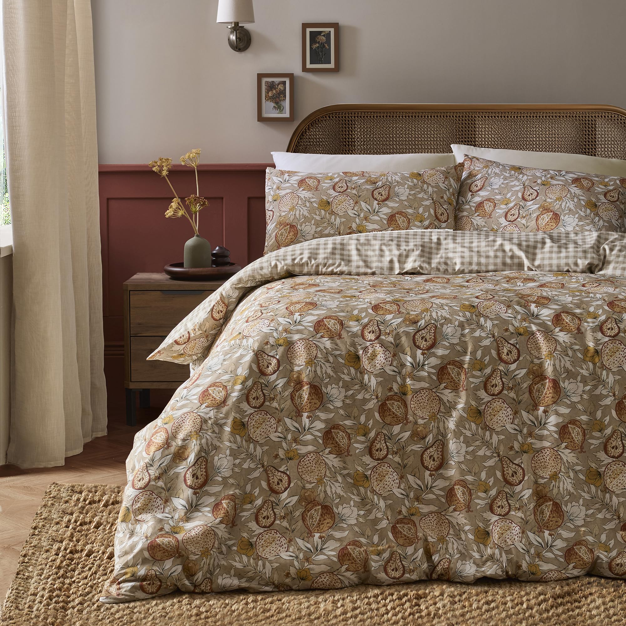 Dreams & Drapes Duvet Cover Set King – Orchard Pears Design – Polycotton Bedding – Natural with Illustrated Pear Print – Includes 1 Duvet Cover (230 x 220cm) & 2 Pillowcases (50 x 75cm)