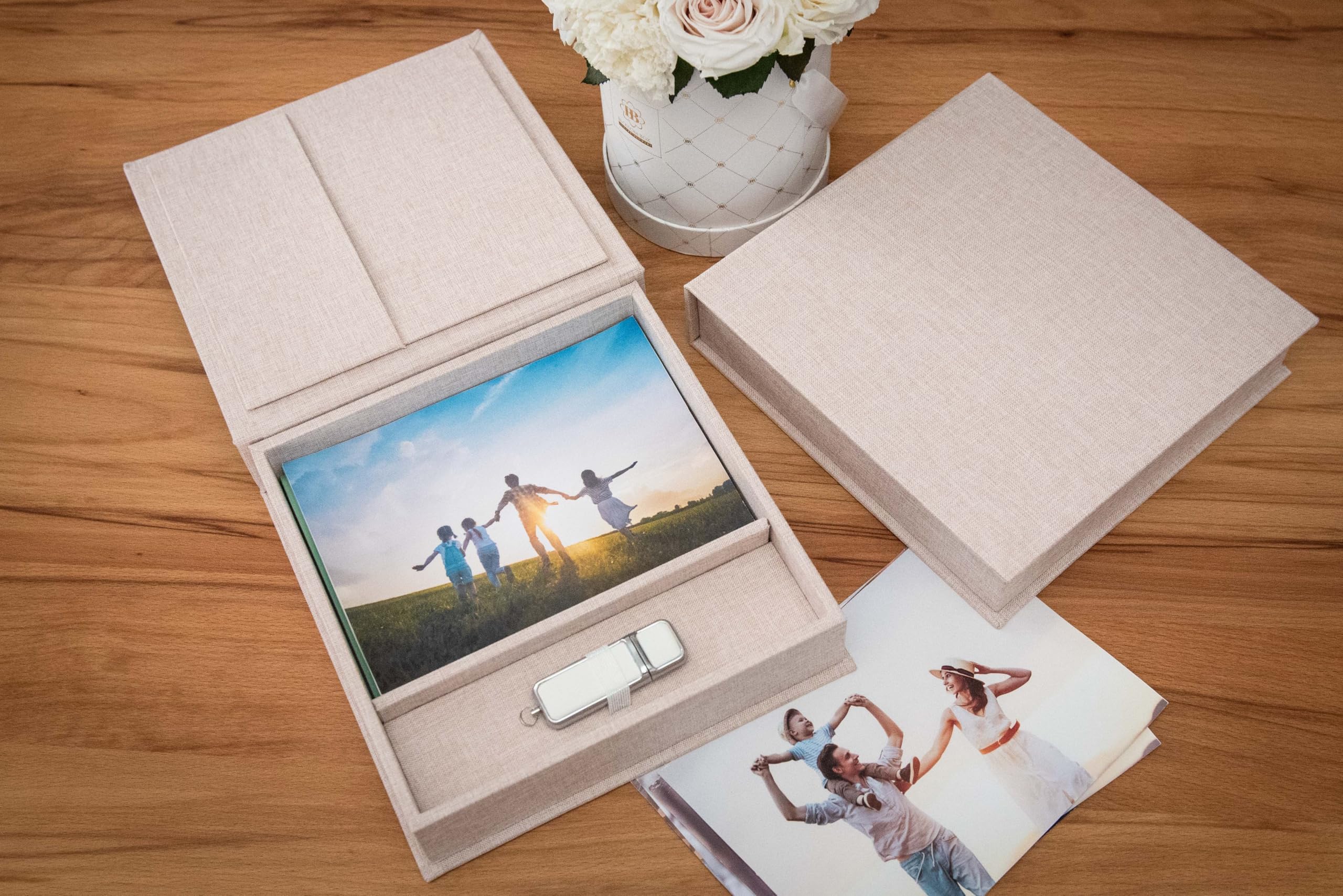 Élégante boîte photo, avec fente USB, boîte cadeau, pour clés USB et tirages photo 10 x 15 cm (sans USB), boîte de rangement, boîte de rangement, boîte à souvenirs, cadeau photo (beige, 18 x 18 x 5 cm
