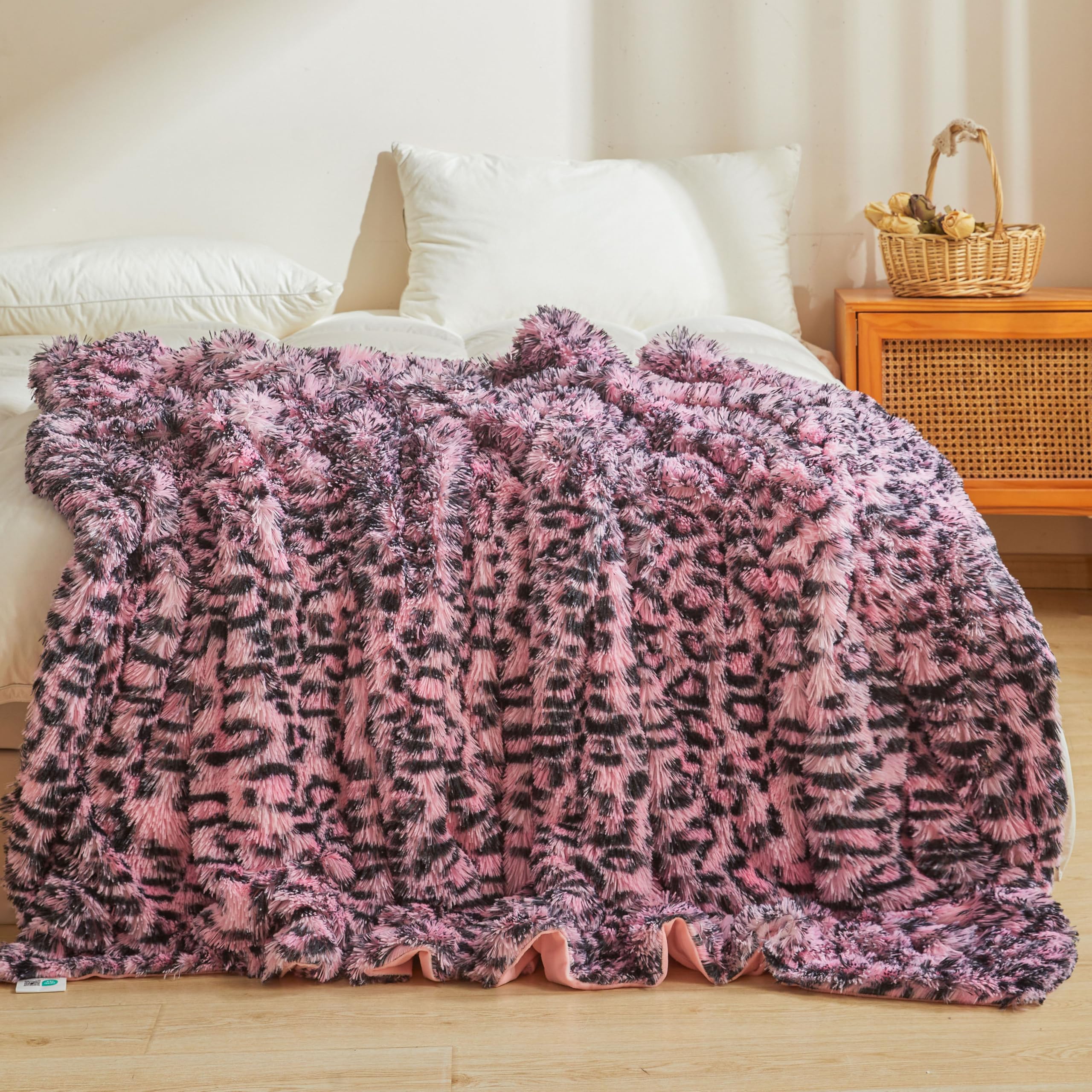 Amazon.com: XeGe Luxury Faux Fur Leopard Print Blanket, Soft