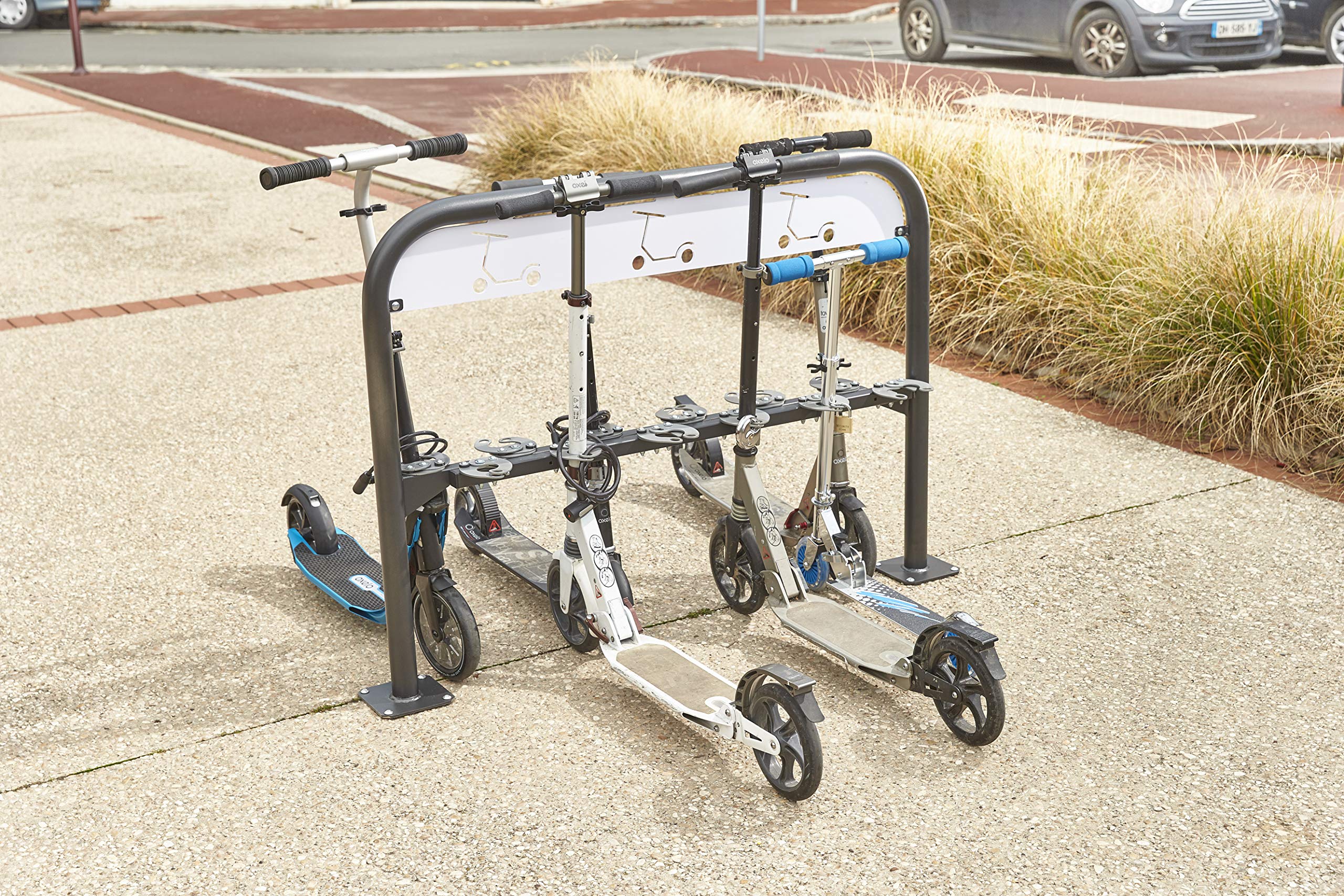 Mottez B061C12 Range 12 Trottinettes sur pied, Noir Anthracite