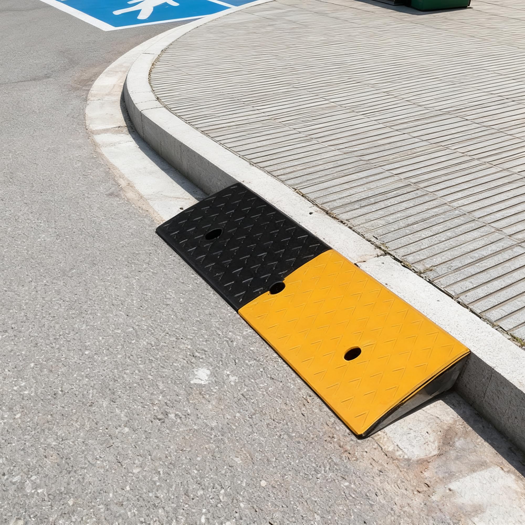 Lot de 2 Rampe Caoutchouc de Seuil 100x25x5cm Rampe Accès Fauteuil Roulant Antidérapante,Rampe de Trottoir en Caoutchouc Pression 40000 LBS,pour Bordure de Trottoir, Parkings,Moto,Voiture,Vélo