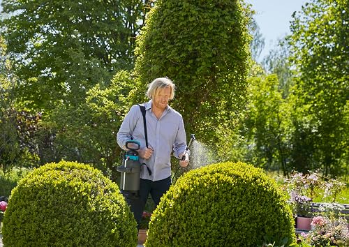 Gardena Pressure Sprayer 5 l EasyPump: Battery pressure sprayer with integrated foot tread, telescopic lance including locking function, shoulder strap and nozzle protection (11136-20) - 4