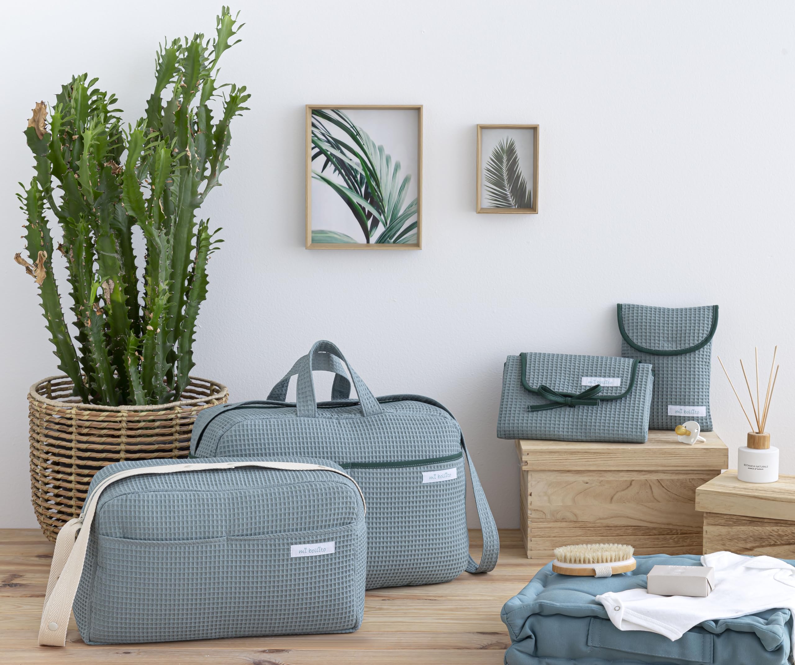 Pack Esencial para Mamás, Papás y Bebés: Bolsa de maternidad, bolso de paseo, cambiador portátil y organizador de pañales y toallitas. Fabricado en España. (Verde)