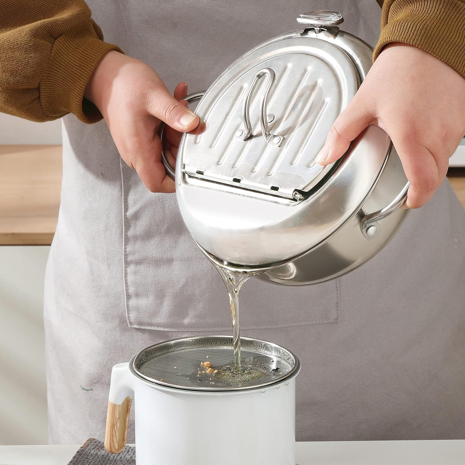 Deep Fryer Pot,3.4L Stainless Steel Deep Frying Pot,with Thermometer,Tempura Fryer Pot with Oil Drip Rack Lid,Japanese Deep Fryer for Home Fry Chicken Chips Fish Shrimp(9.4Inch,Silver)