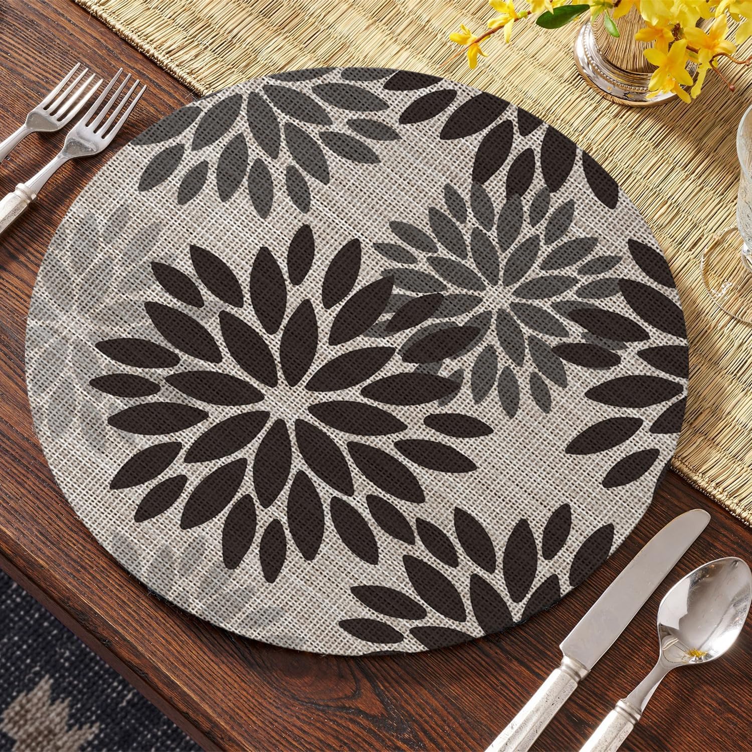 Artoid Mode Black Dahlia Plastic Round Placemats Set of 4, 14 Inch Seasonal Wipeable Woven Vinyl Table Mats for Farmhouse Party Kitchen Dining Decor