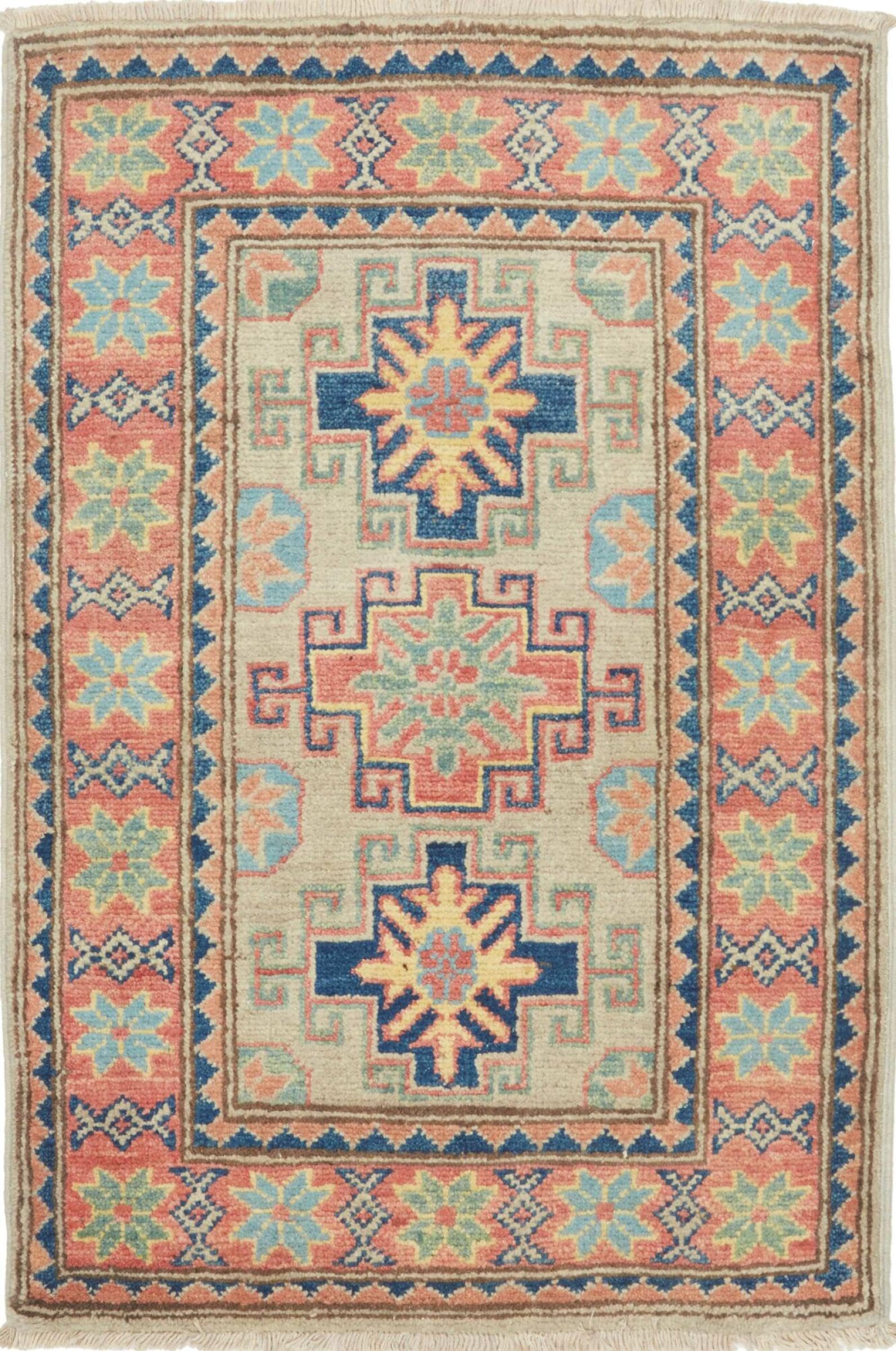 Tapis d'Orient Kazak en laine pour réchauffer une entrée ou un bureau