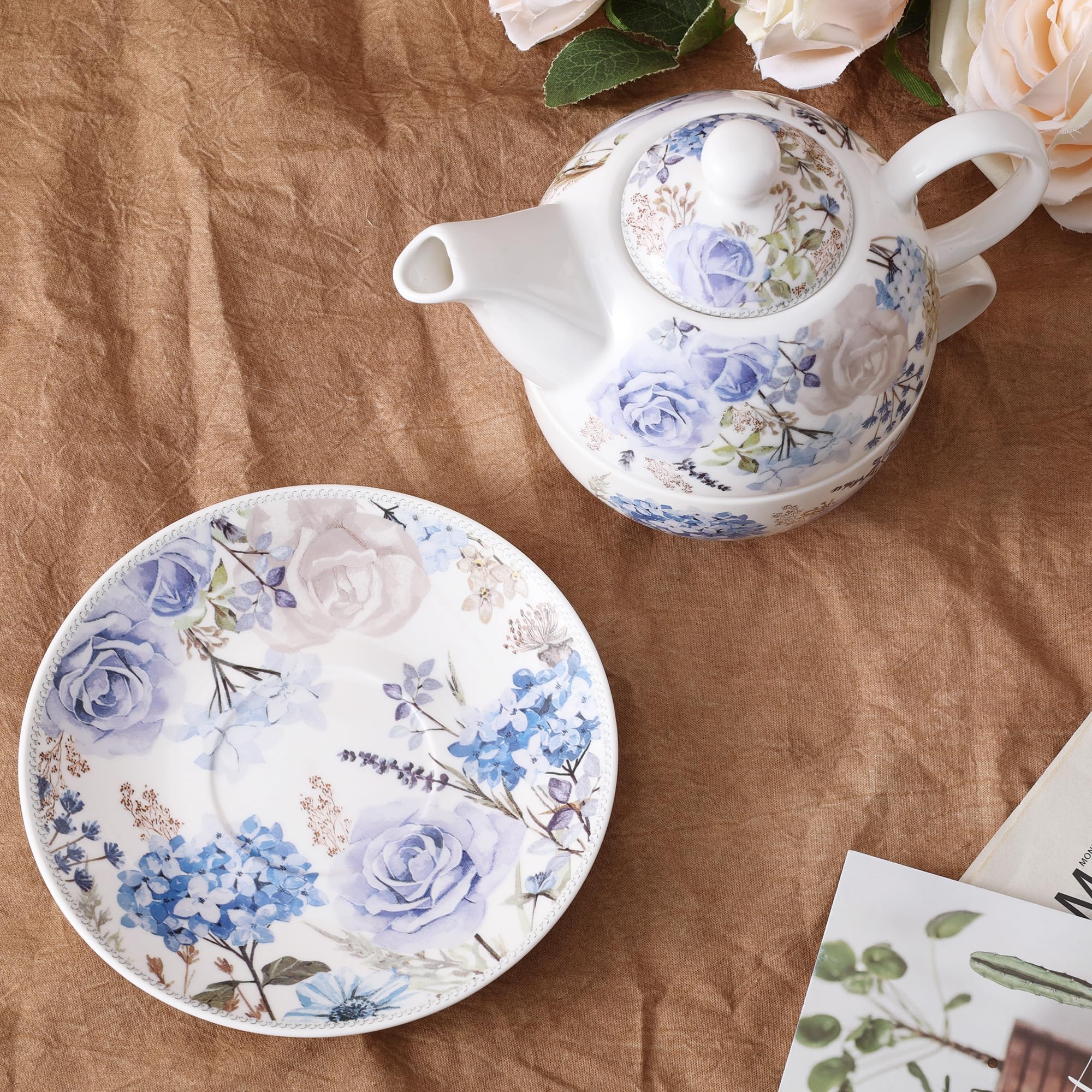 fanquare Juego de Té para Una Persona en Porcelana 400ml Diseño de Rosas y Hortensias Azules,Juego de Tetera con Taza de Café y Platillo para Té de la Tarde Desayuno y Regalo Hogar