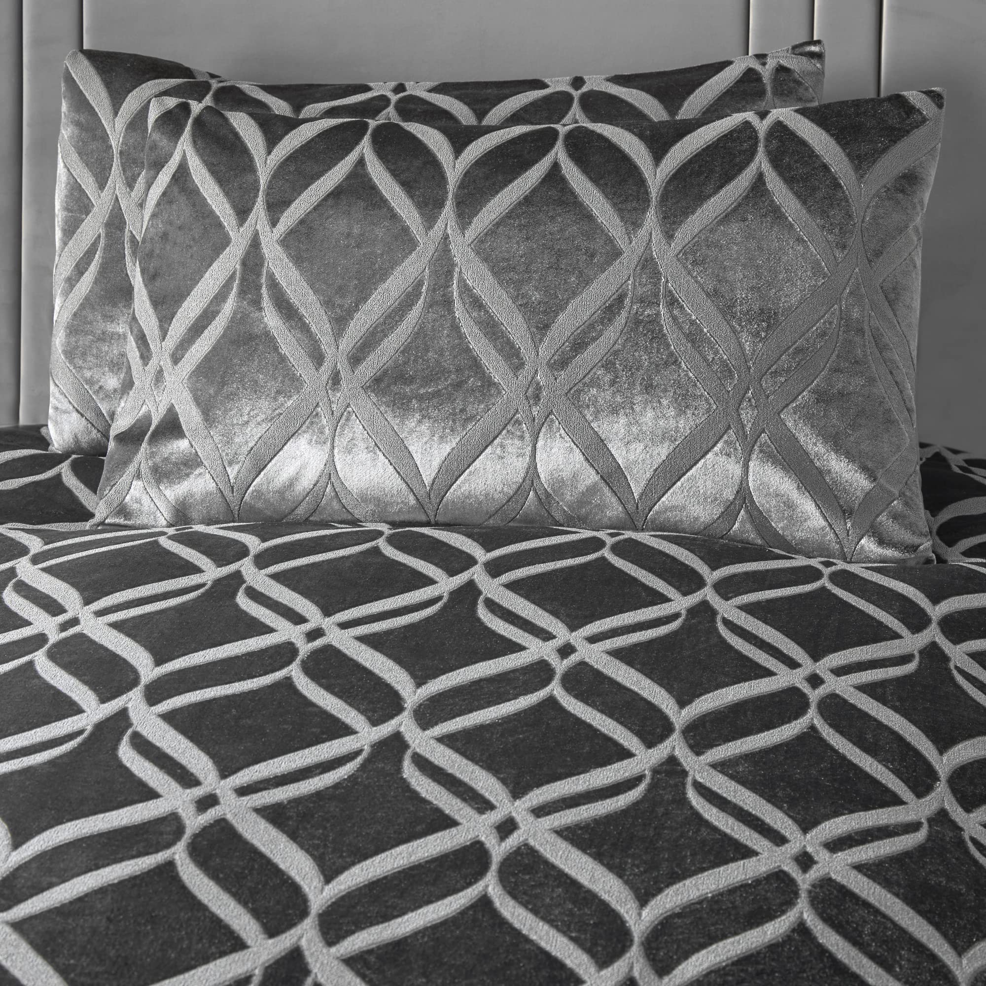 SOIREE Ogee Velvet Duvet Cover Set, Slate Grey, Double Size (200 x 200cm), 2 Pillowcases, Soft & Cosy Jacquard Bedding - Image 3