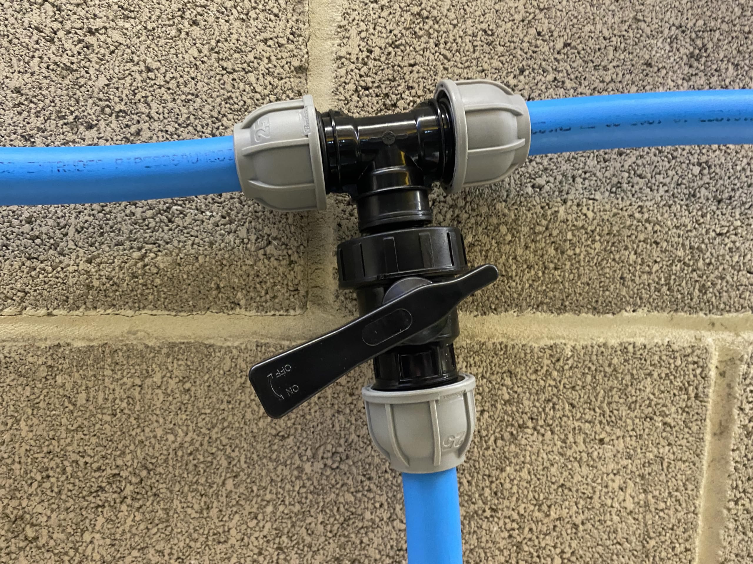 Cost Wise 32mm-Mdpe Compression Water Pipe Tee + Flow Valve from B&Q