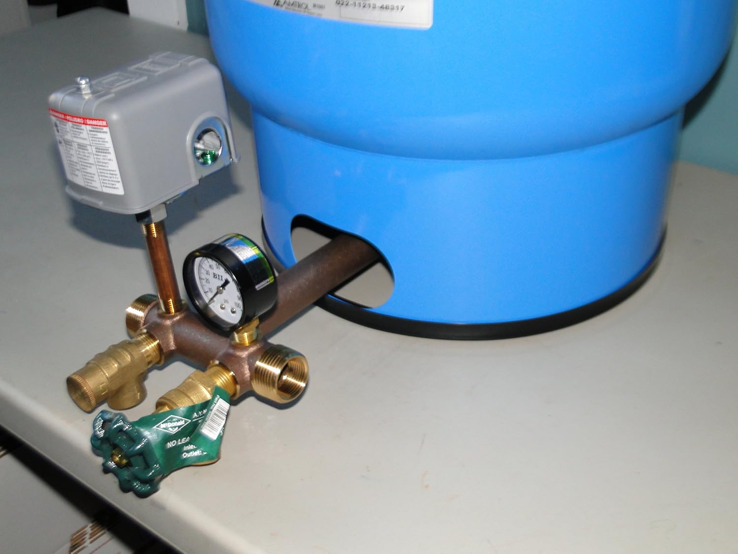 Well-x-trol Amtrol wx 202 PRESSURE TANK + 1x11 BRASS (NO LEAD) TANK TEE KIT SQUARE D 30/50 FSG2