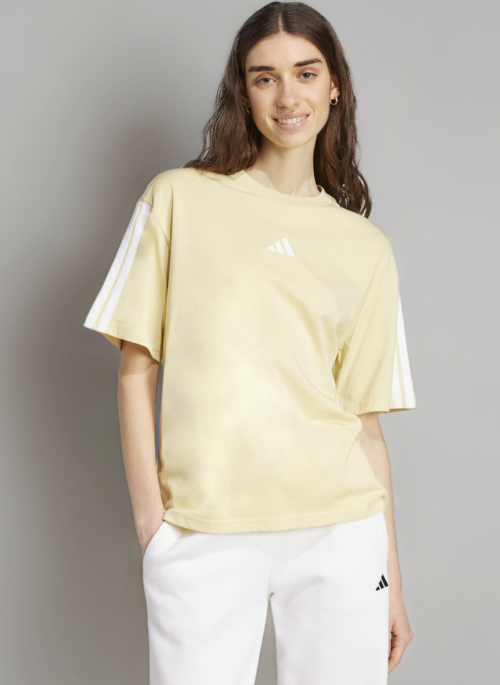 Amazon.co.jp: アディダス 半袖 Tシャツ エッセンシャルズ 3ストライプ