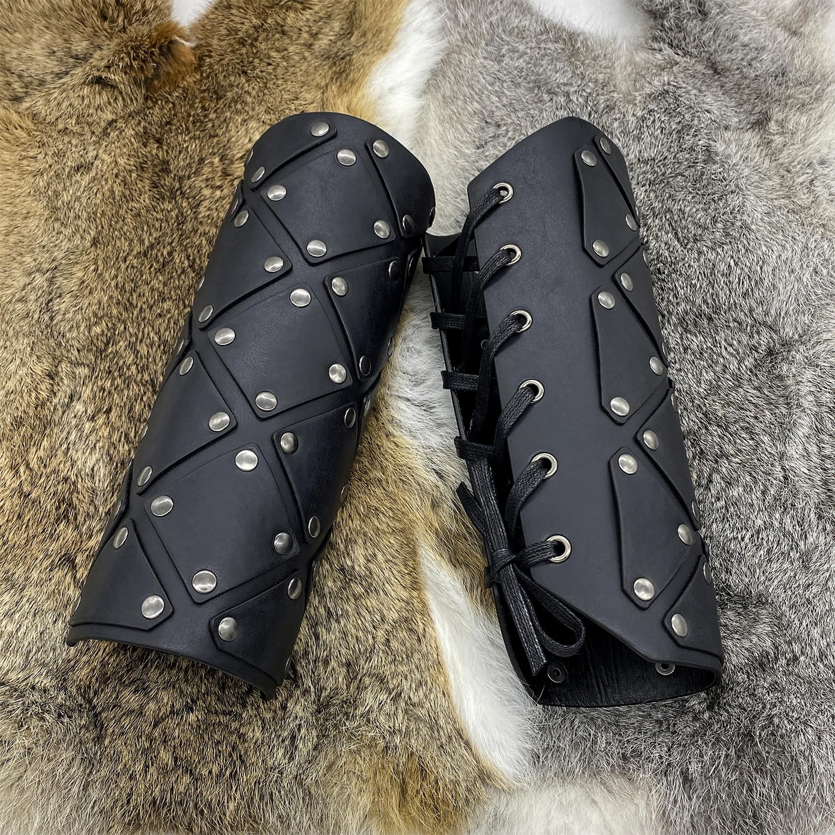 Parabraccia Vichinghi In Finta Pelle – 2 Pezzi Con Lacci Regolabili – Bracciali Medievali Per Cosplay LARP E Halloween