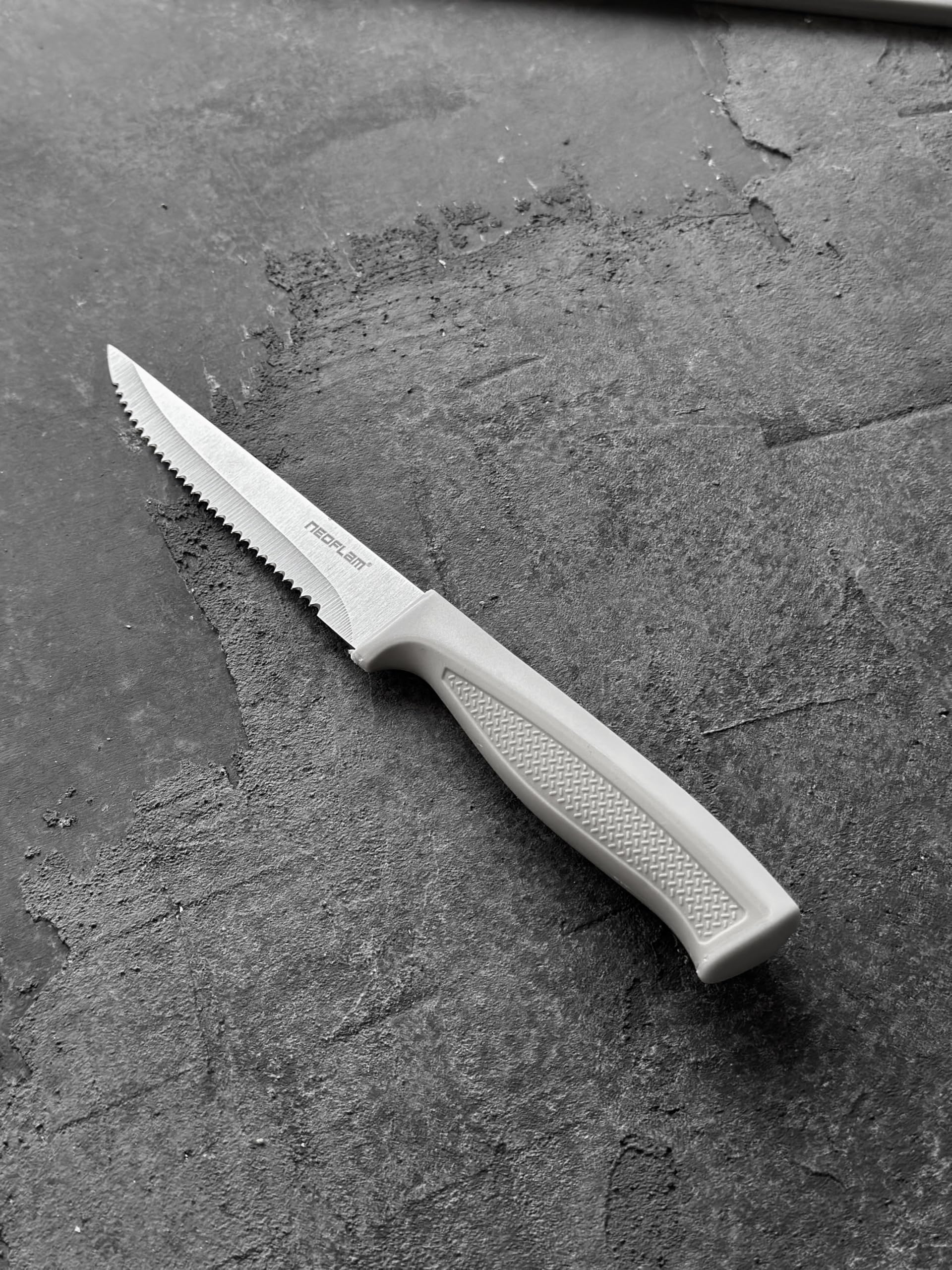 Neoflam Fika Tırtıklı Steak Bıçağı,11 Cm Gri D-NEOGEK011