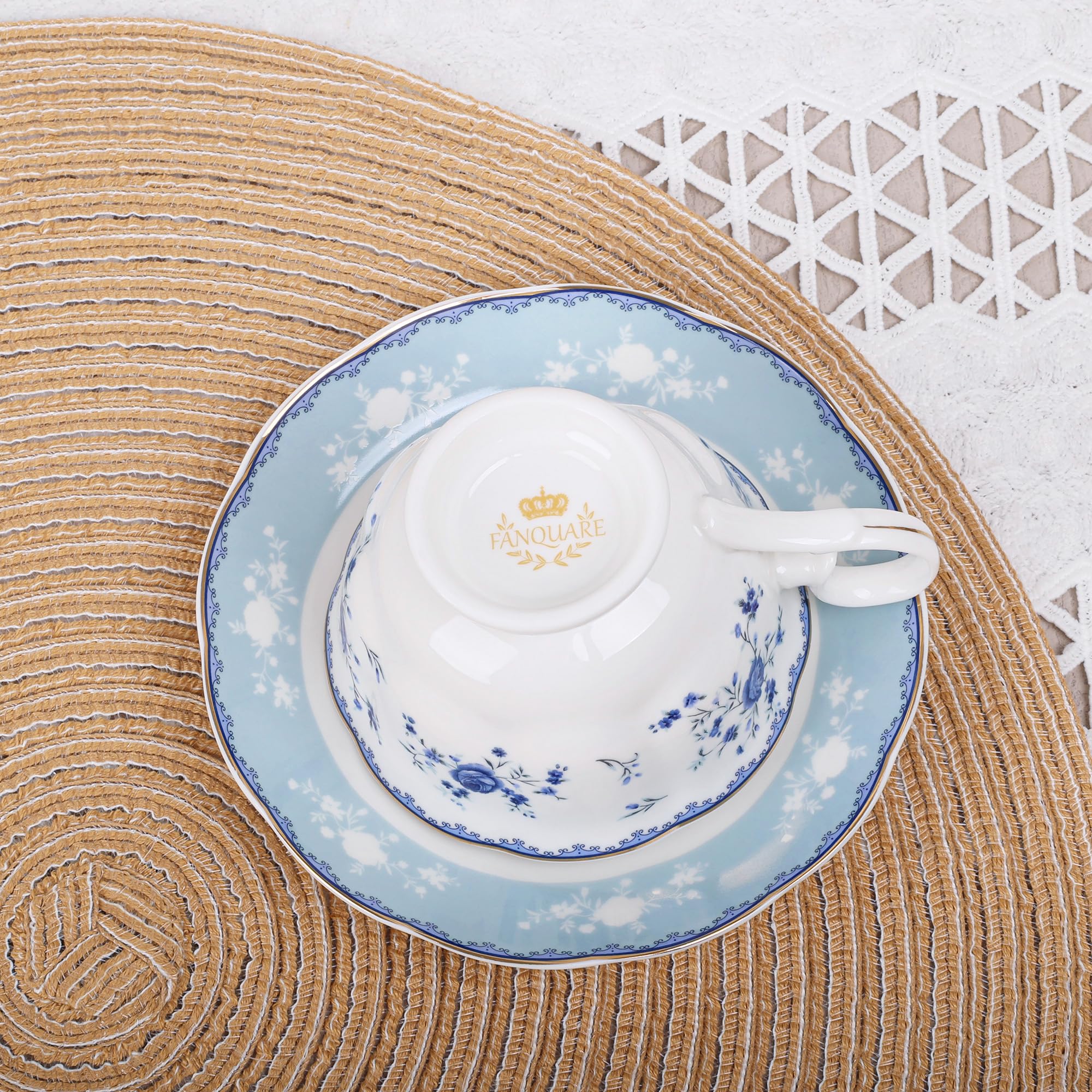 fanquare Lot de 6 Tasses à Thé Bleues à Fleurs et Soucoupes, élégantes Tasses à Café en Porcelaine Britannique, Tasses à Thé pour Femmes Adultes 150 ml