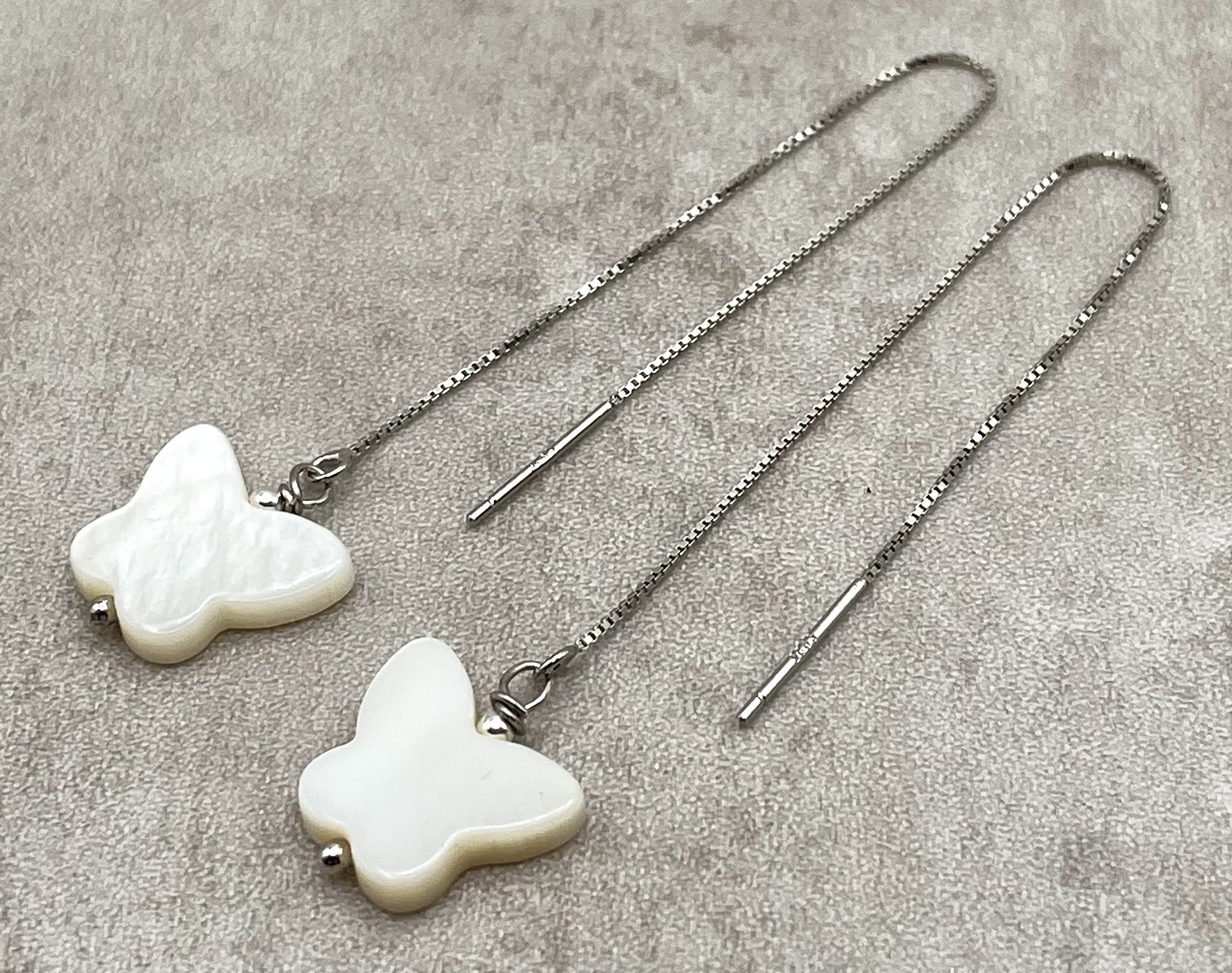 Orecchini a Filo con Farfalle Bianche, Pendenti in Madreperla, Argento 925, Gioielli Minimalisti, Bijoux Estate, Accessori Matrimonio