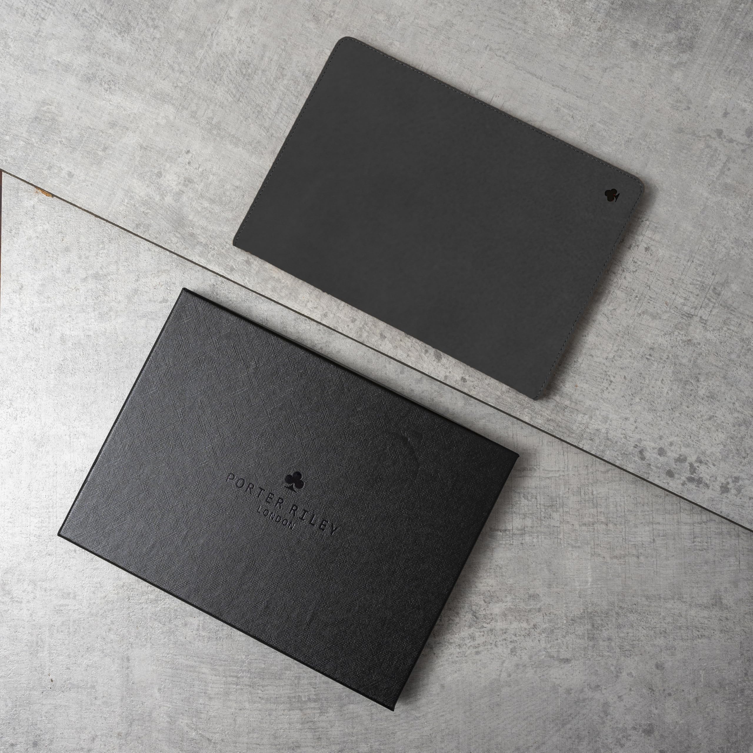 Porter Riley - Custodia in Pelle Compatibile con iPad Pro 13" M5 / M4 (2025/2024). Custodia Folio/Supporto in Vera Pelle di Qualità Superiore (Nero/Fulvo)