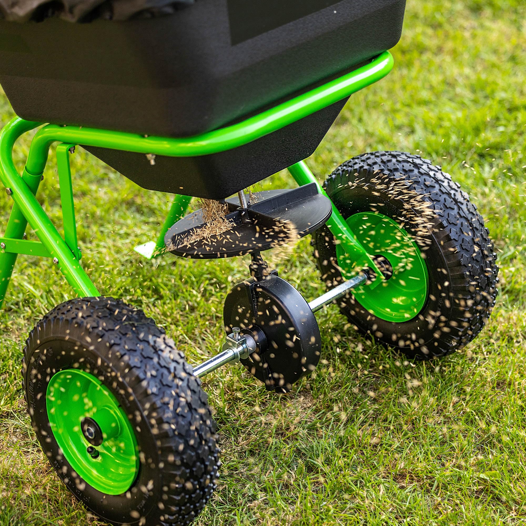 KADAX Carro esparcidor de 45 L con ruedas, esparcidor de abono para semillas de césped, fertilizante para césped, cal y sal de carretera, salero, esparcidor de semillas para el cuidado del césped y el