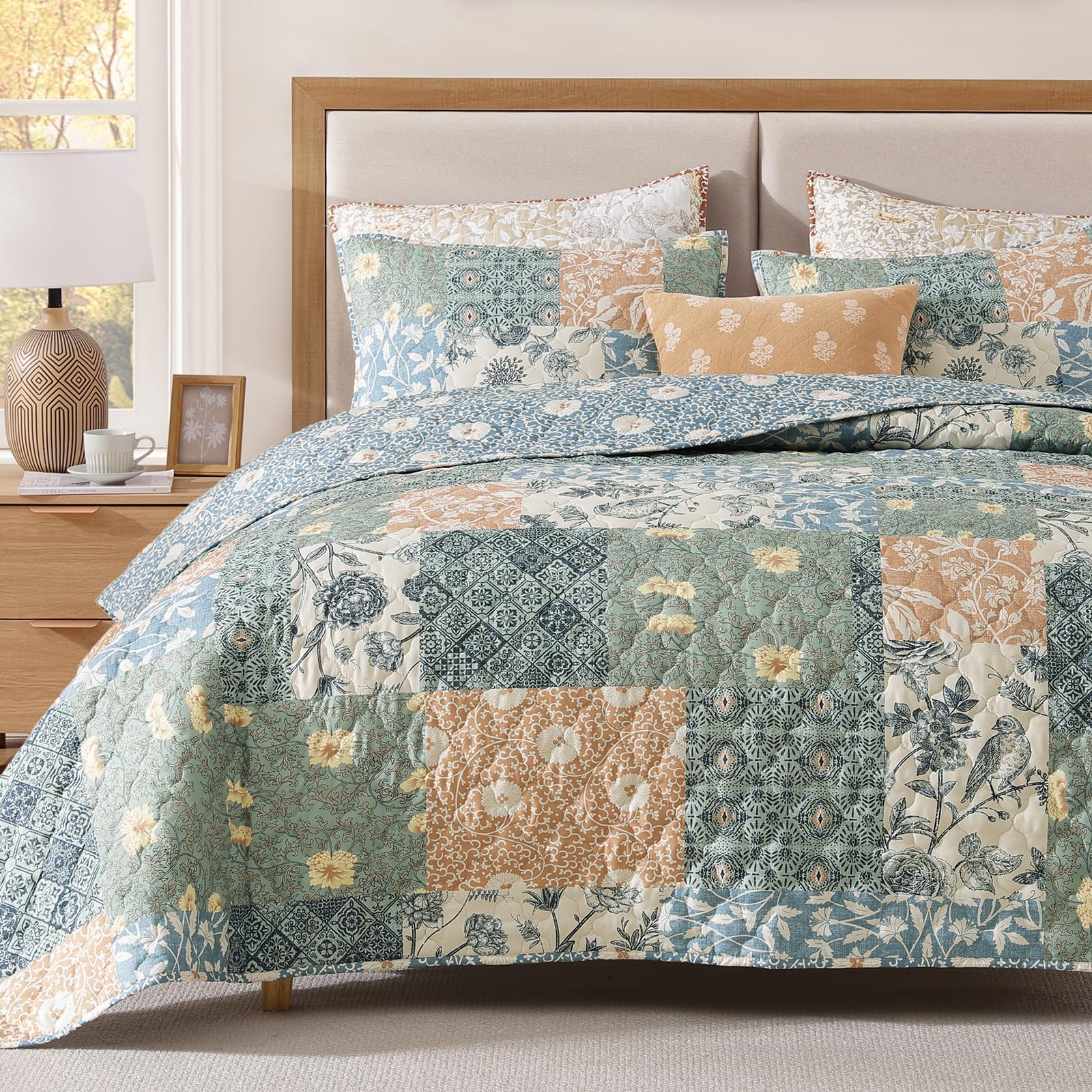 Photo 1 of CASAAGUSTO Queen Quilt Set - 3 Pieces, Green Patchwork Floral