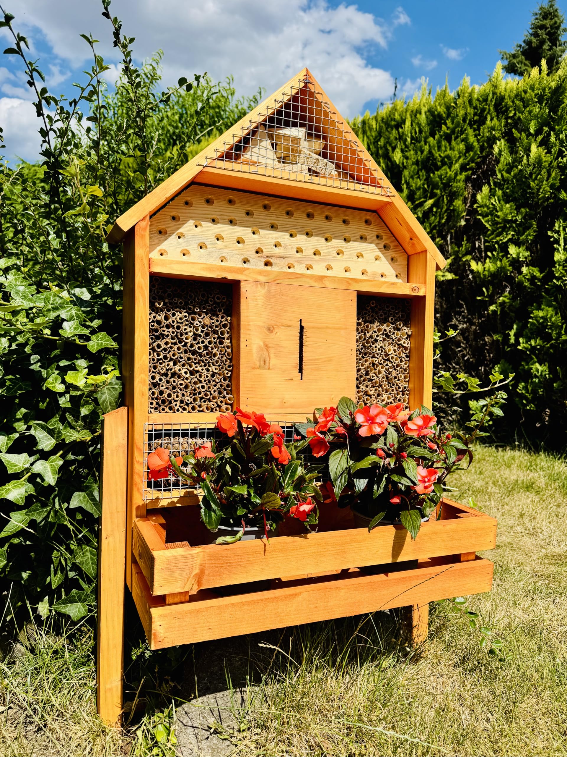 Casetta per insetti XL realizzata a mano in legno massiccio per le api selvatiche, con fioriera, marrone laccato, con sottovaso, 97 x 51 x 18 cm (altezza x larghezza x profondità)