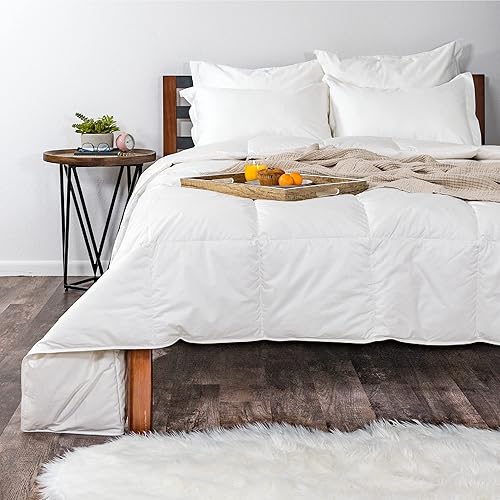 Ameridown Light Warmth - Edredón de plumón alternativo con accesorios cosidos en las esquinas del edredón, cama tamaño King y California King, color