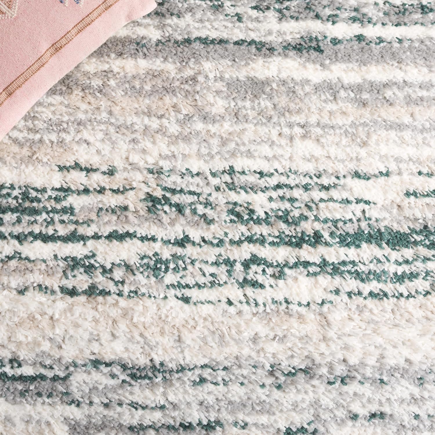 SAFAVIEH Fontana Shag 800 Collection Area Rug - 4' x 6', Ivory & Green, Shag & Flokati Design, Ideal for High Traffic Areas in Living Room, Bedroom & Dining Room (FNT842C-4)