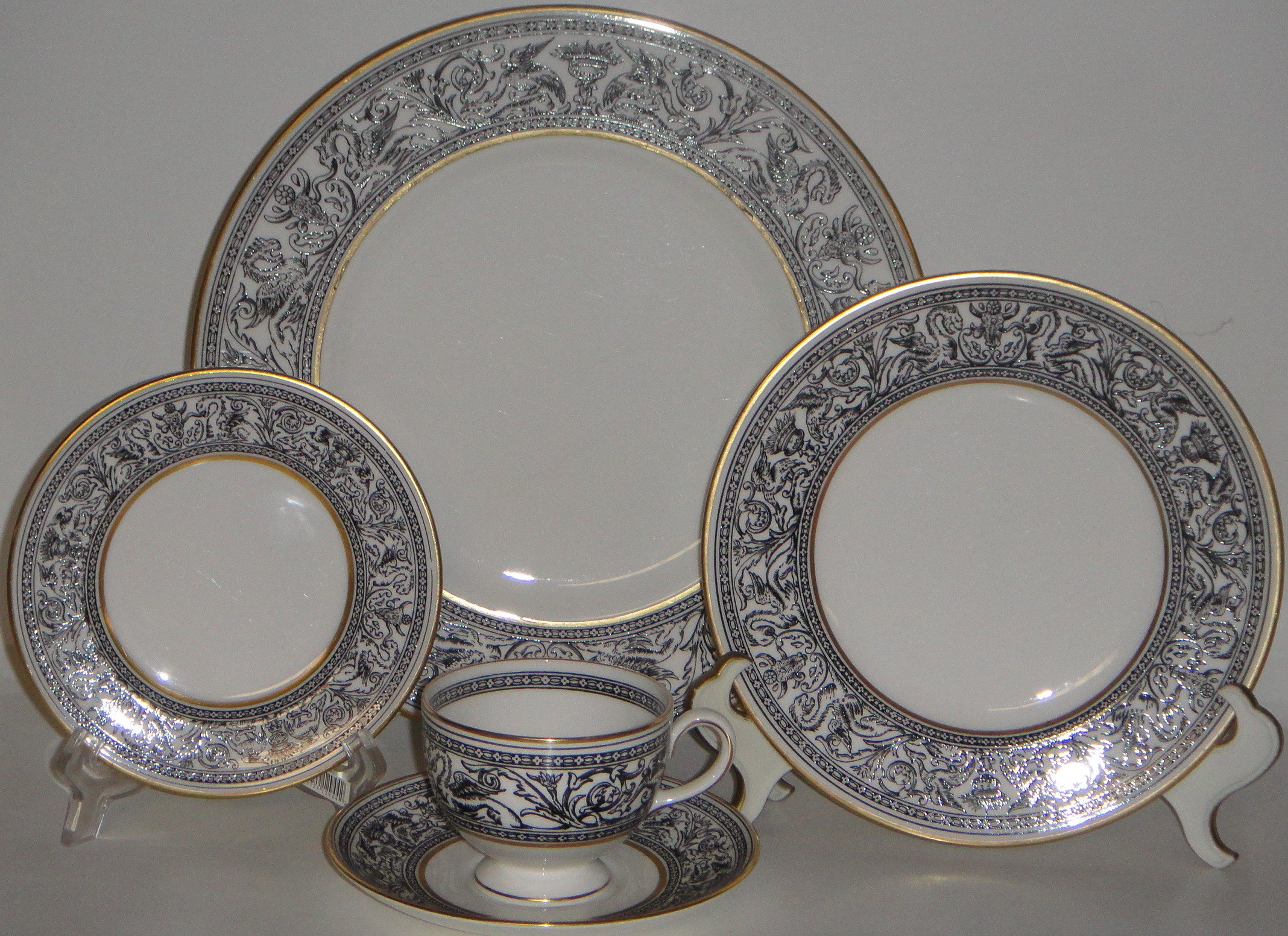 Amazon.com | Wedgwood Florentine Black W4312 5 Piece Place Setting 