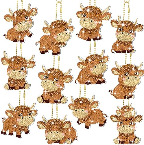 Thinkday Kit de 12 llaveros de pintura de diamante de vaca de las tierras altas 5D para bricolaje, lindo colgante de diamante de vaca para colgar