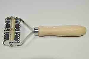 Tagliapasta Dentato Con 2 Lame - In Acciaio Inox E Manico In Legno Di Faggio - Foto 5